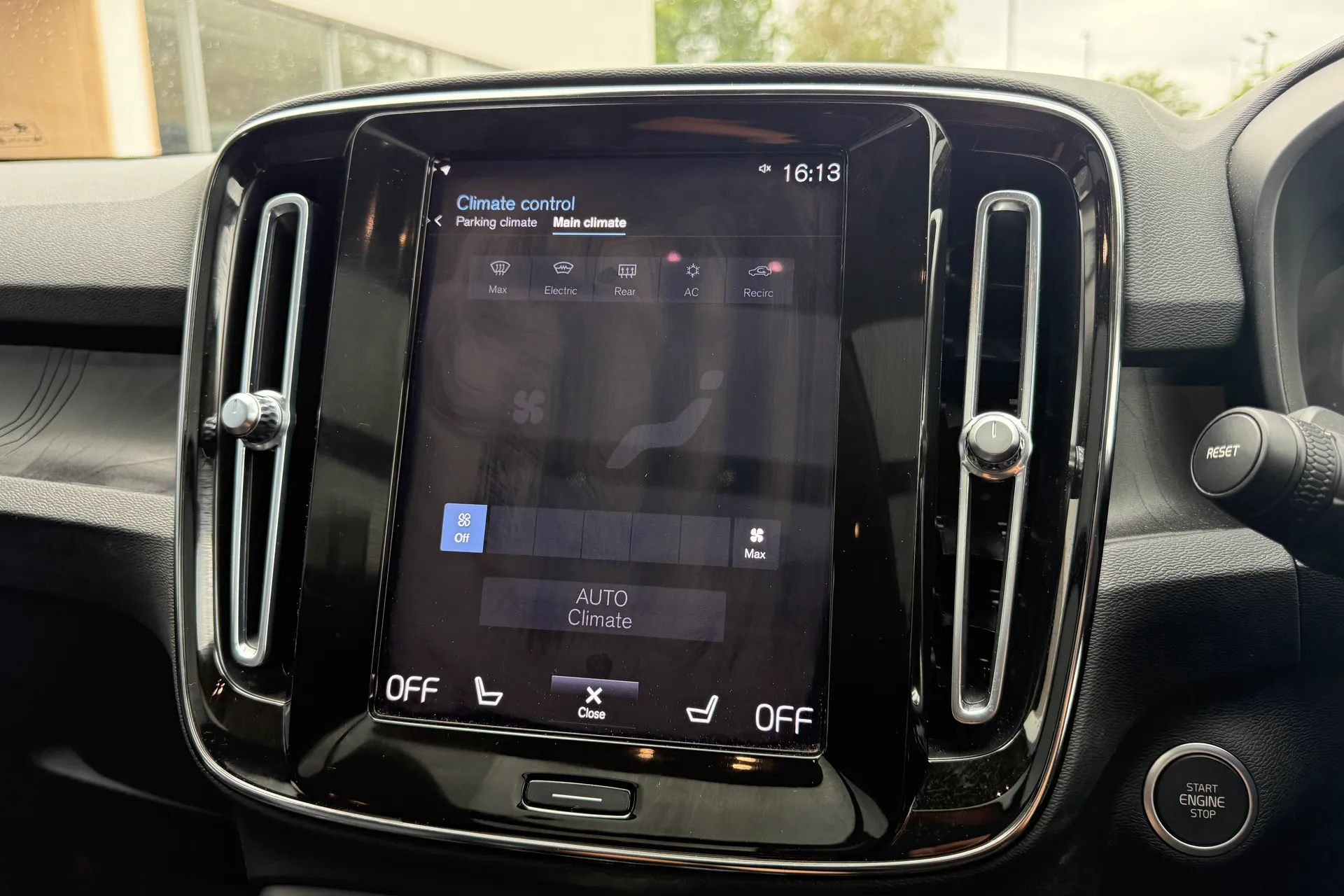 Volvo XC40 thumbnail image number 36