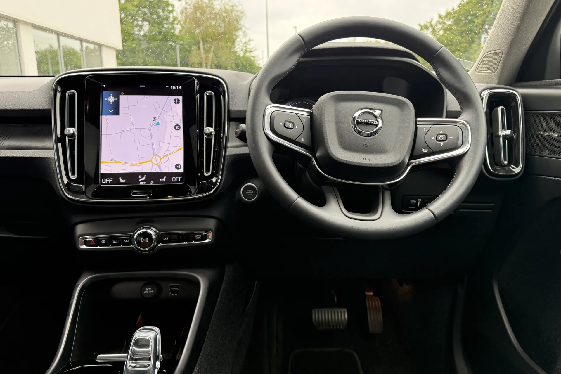 Volvo XC40 thumbnail image number 32