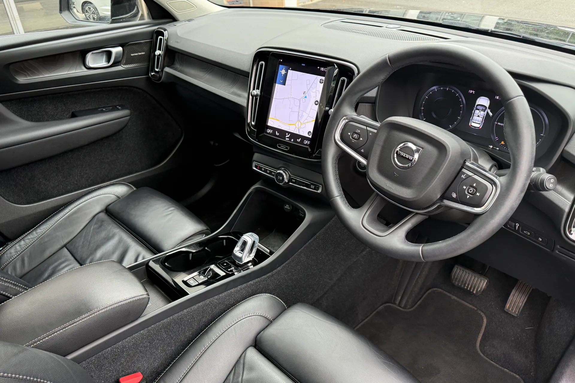 Volvo XC40 thumbnail image number 5