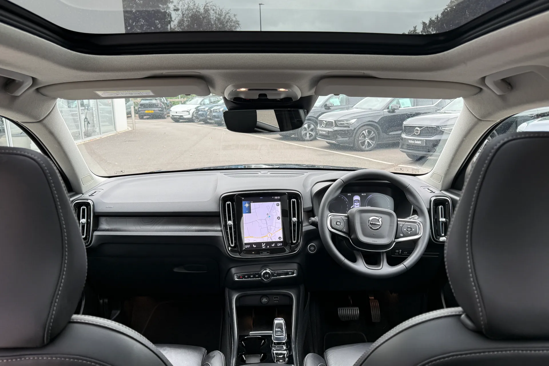 Volvo XC40 thumbnail image number 3