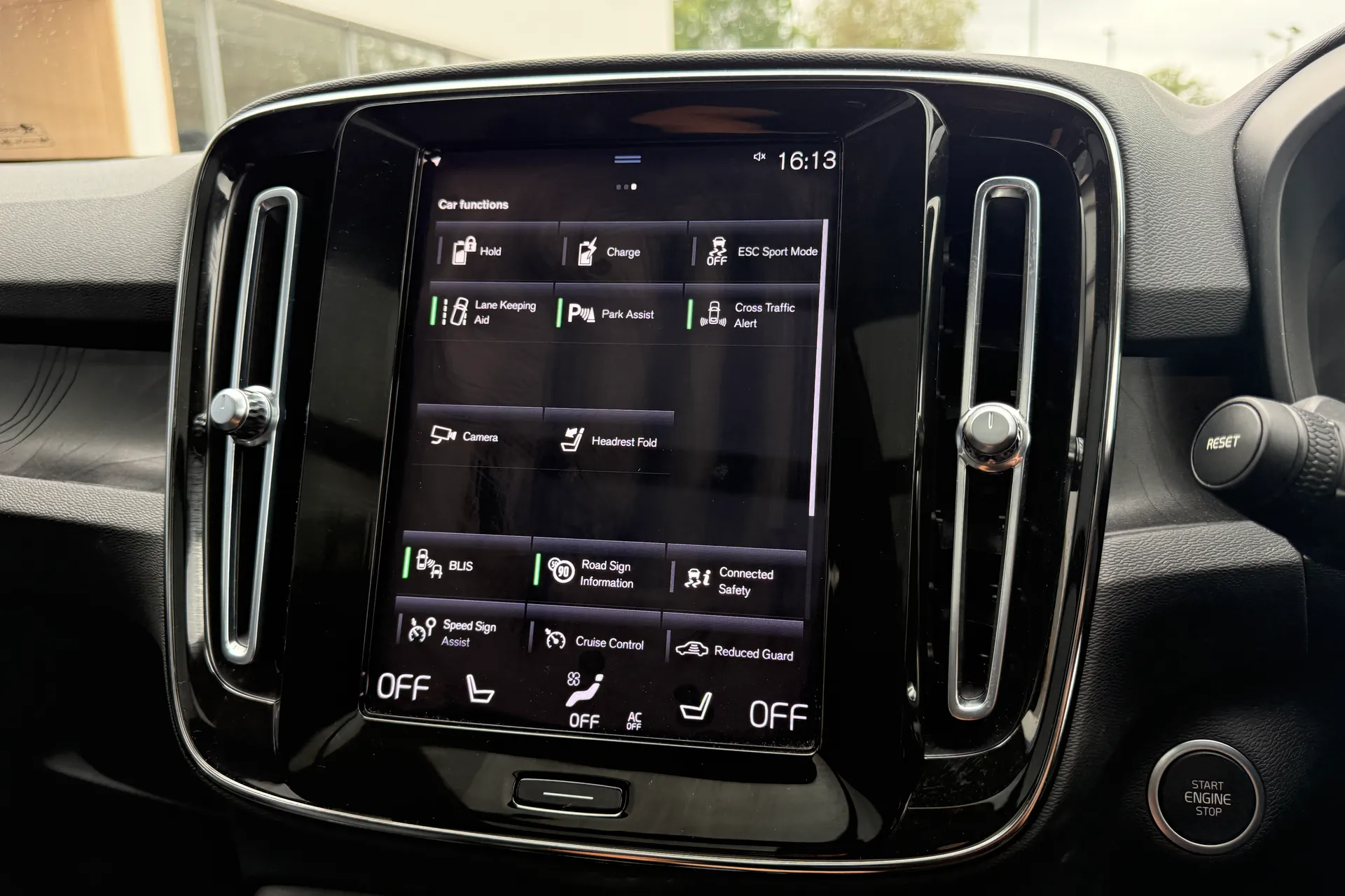 Volvo XC40 thumbnail image number 39