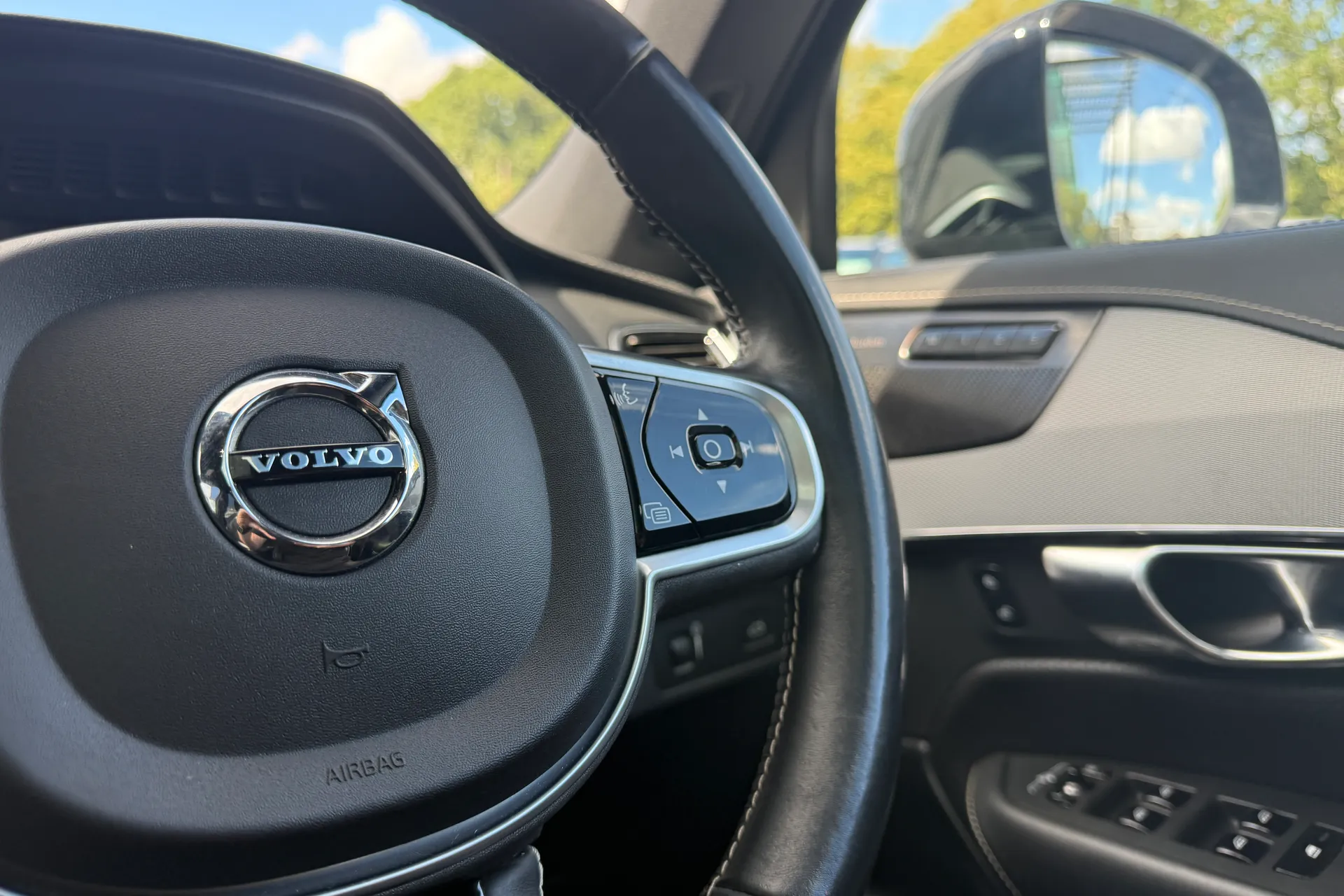 Volvo XC90 thumbnail image number 39