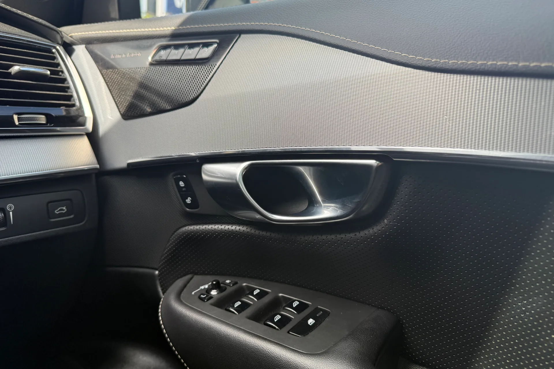 Volvo XC90 thumbnail image number 45