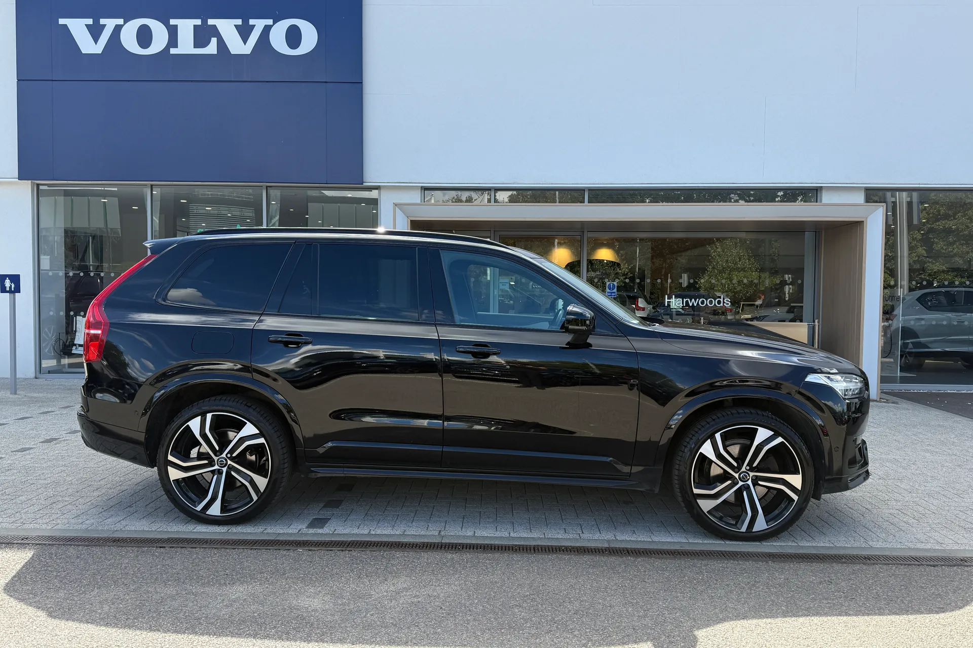 Volvo XC90 thumbnail image number 2