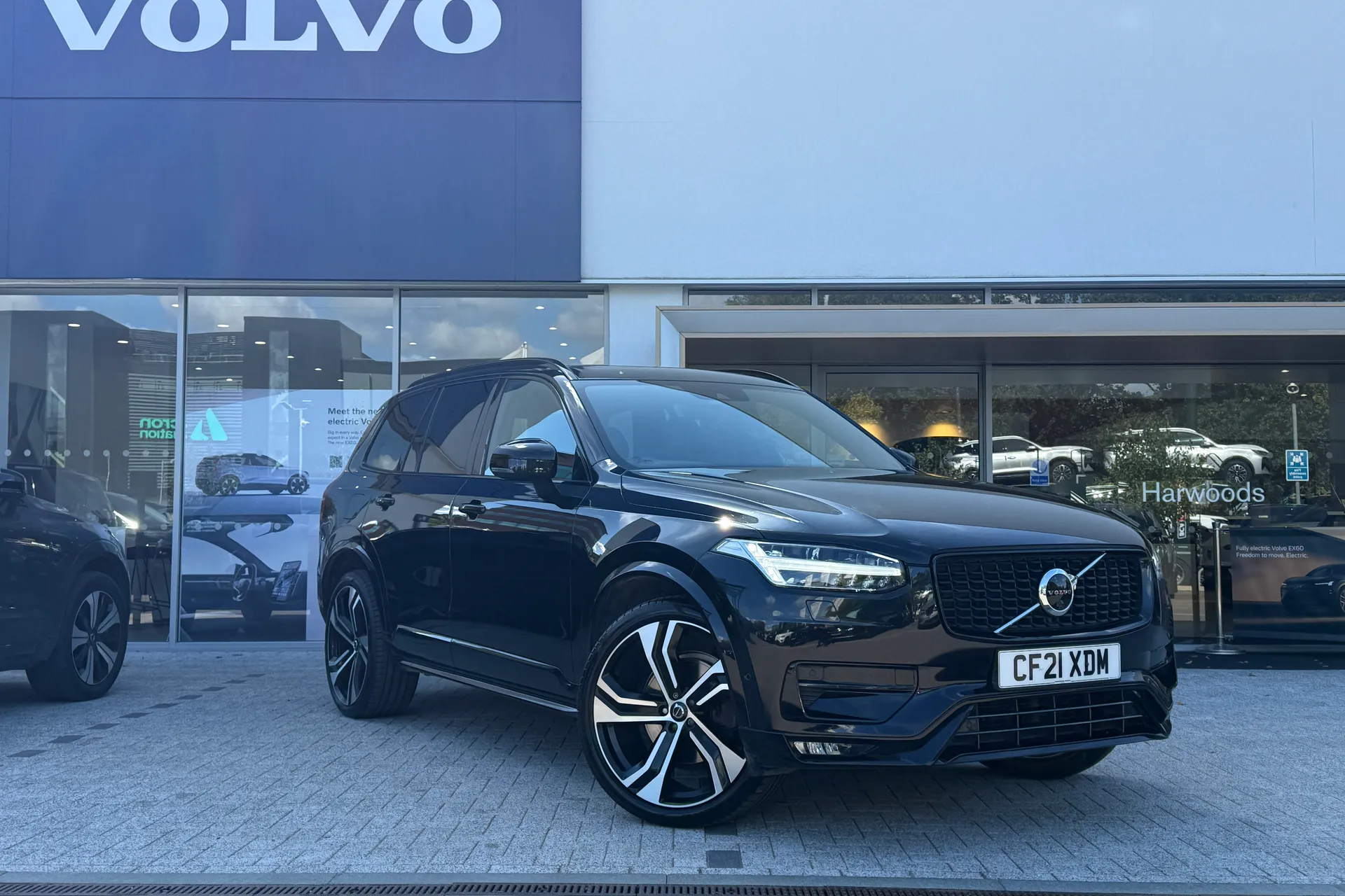 Volvo XC90 focused image