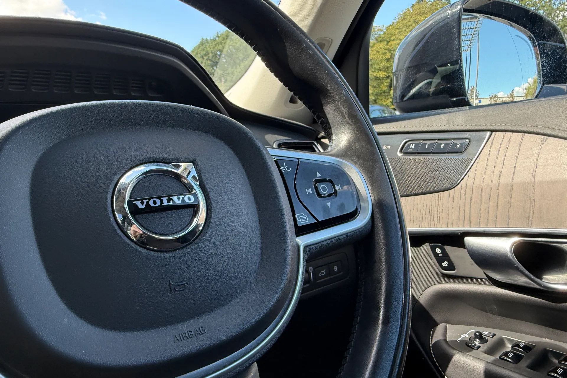 Volvo XC90 thumbnail image number 39
