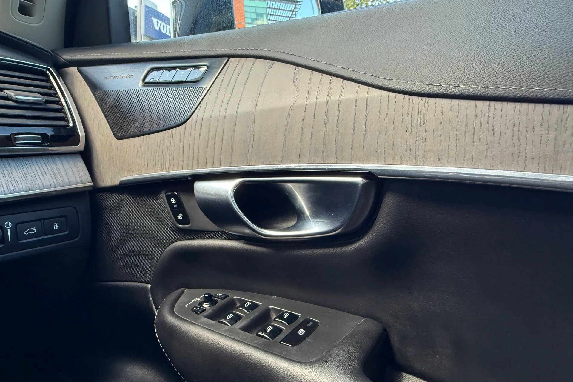 Volvo XC90 thumbnail image number 45