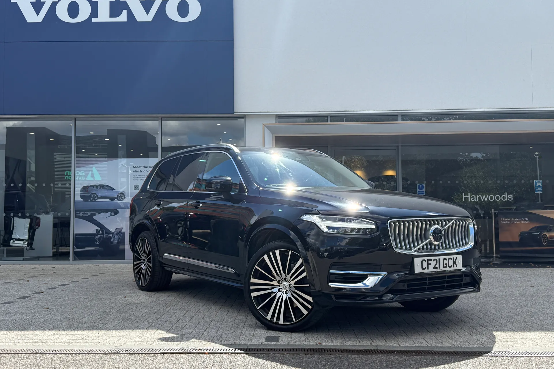 Volvo XC90 focused image