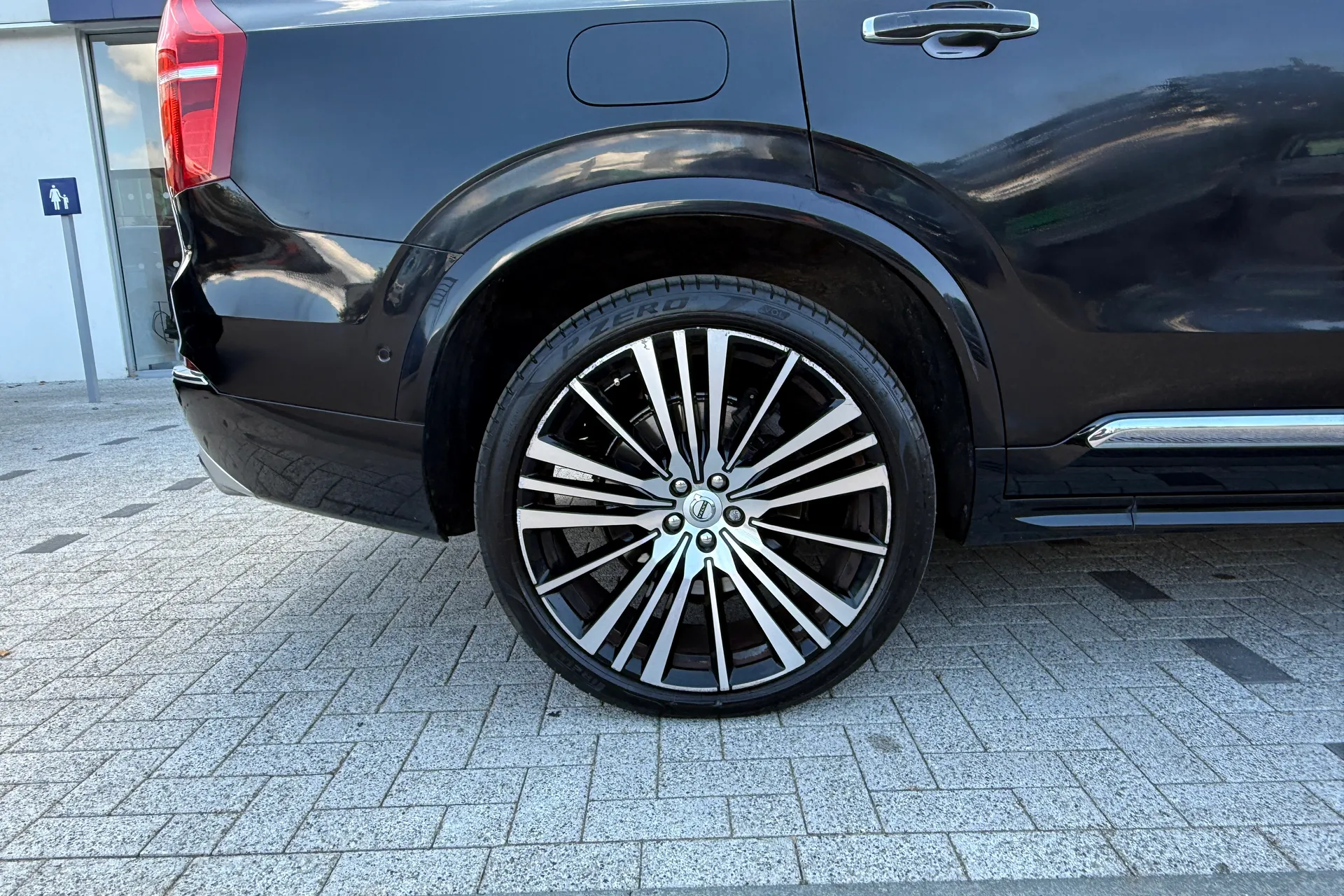 Volvo XC90 thumbnail image number 17