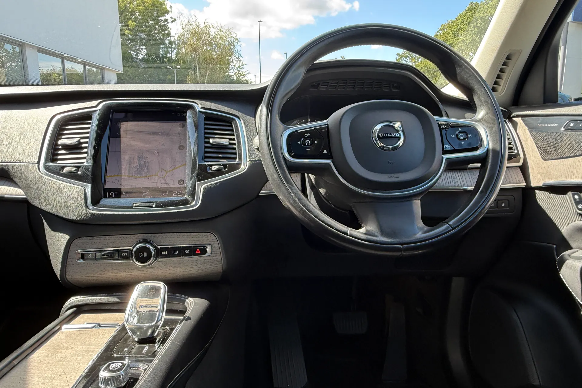 Volvo XC90 thumbnail image number 36