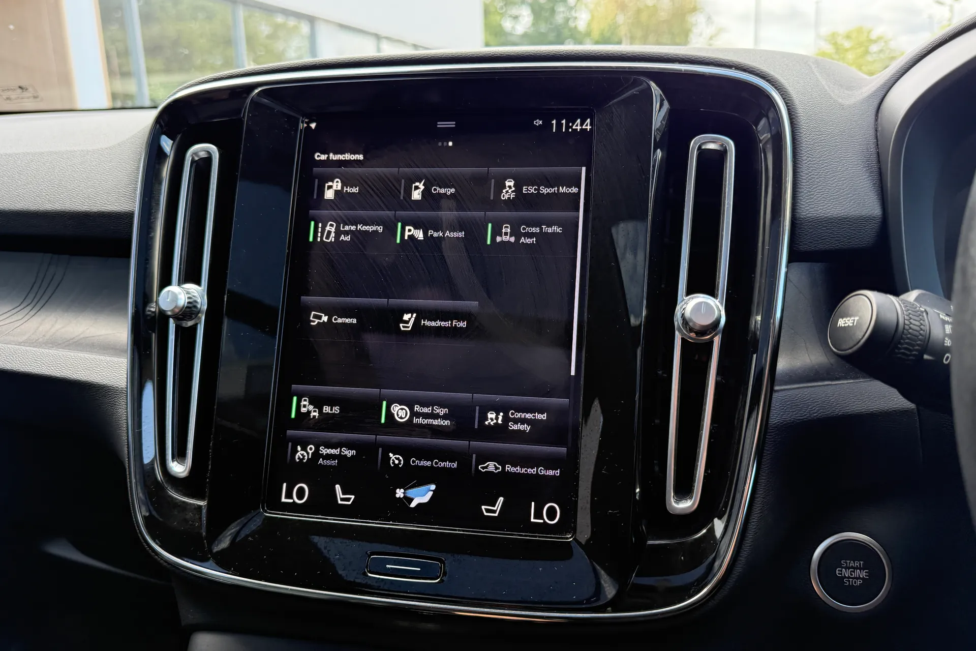 Volvo XC40 thumbnail image number 40