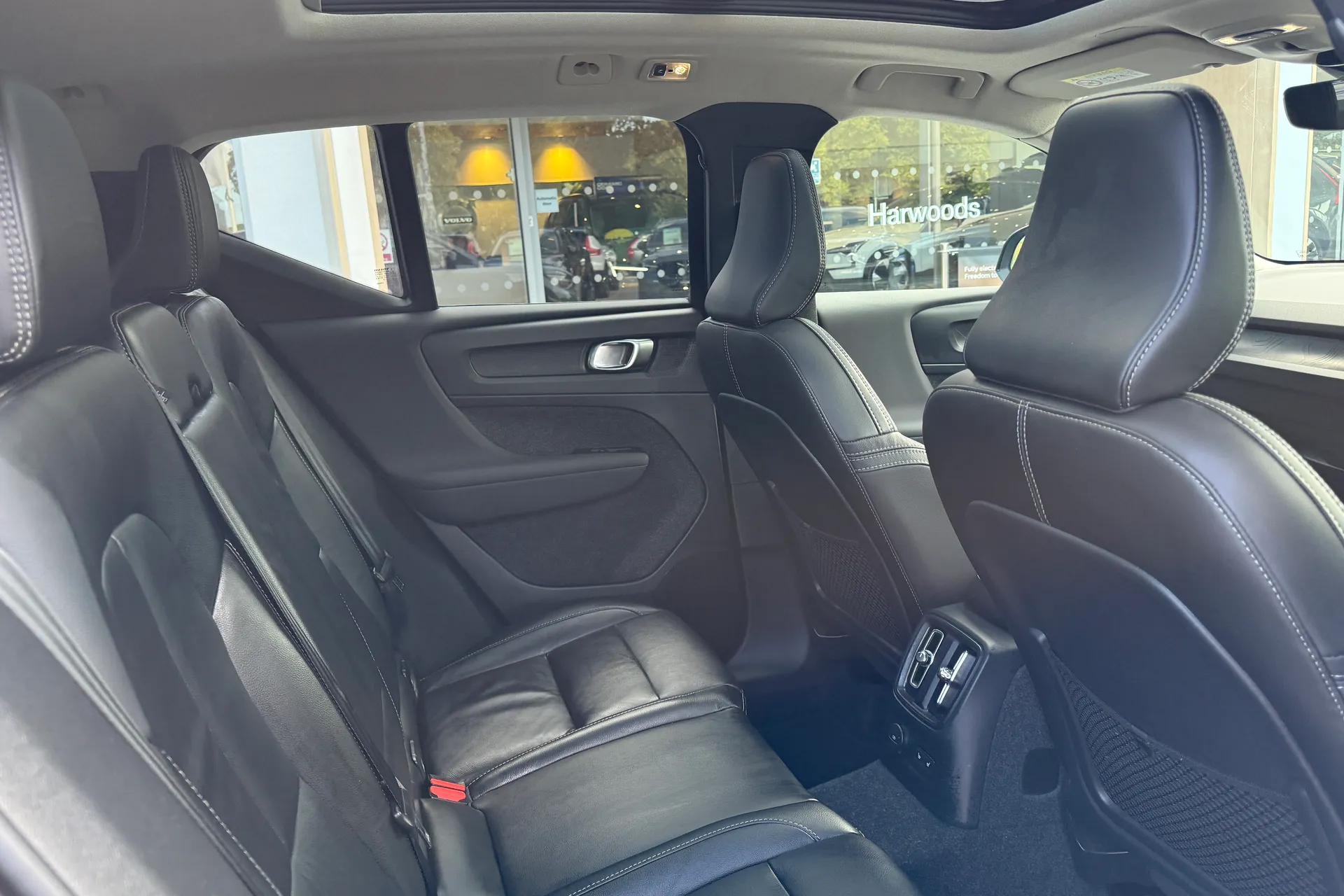 Volvo XC40 thumbnail image number 22