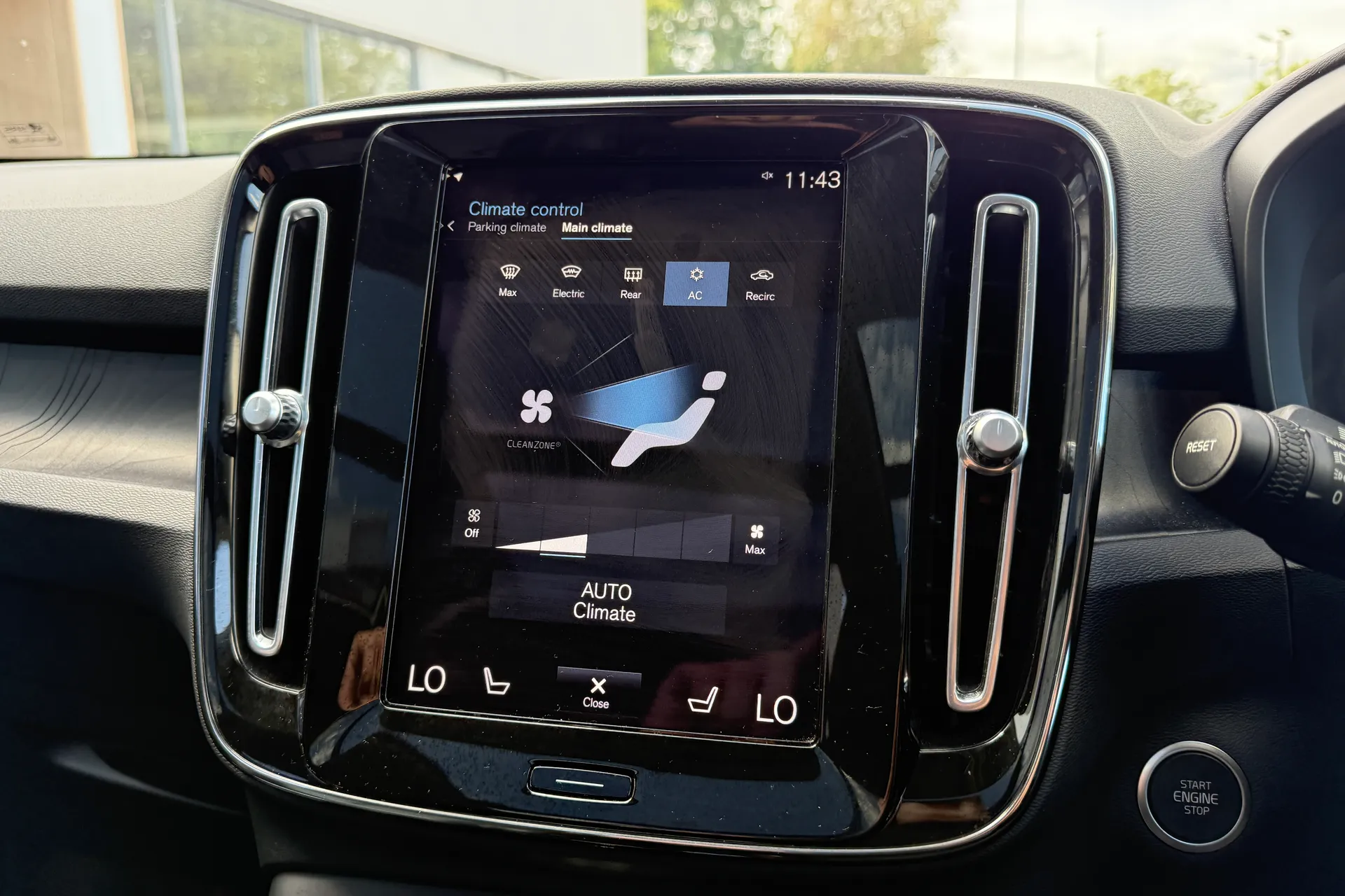 Volvo XC40 thumbnail image number 36