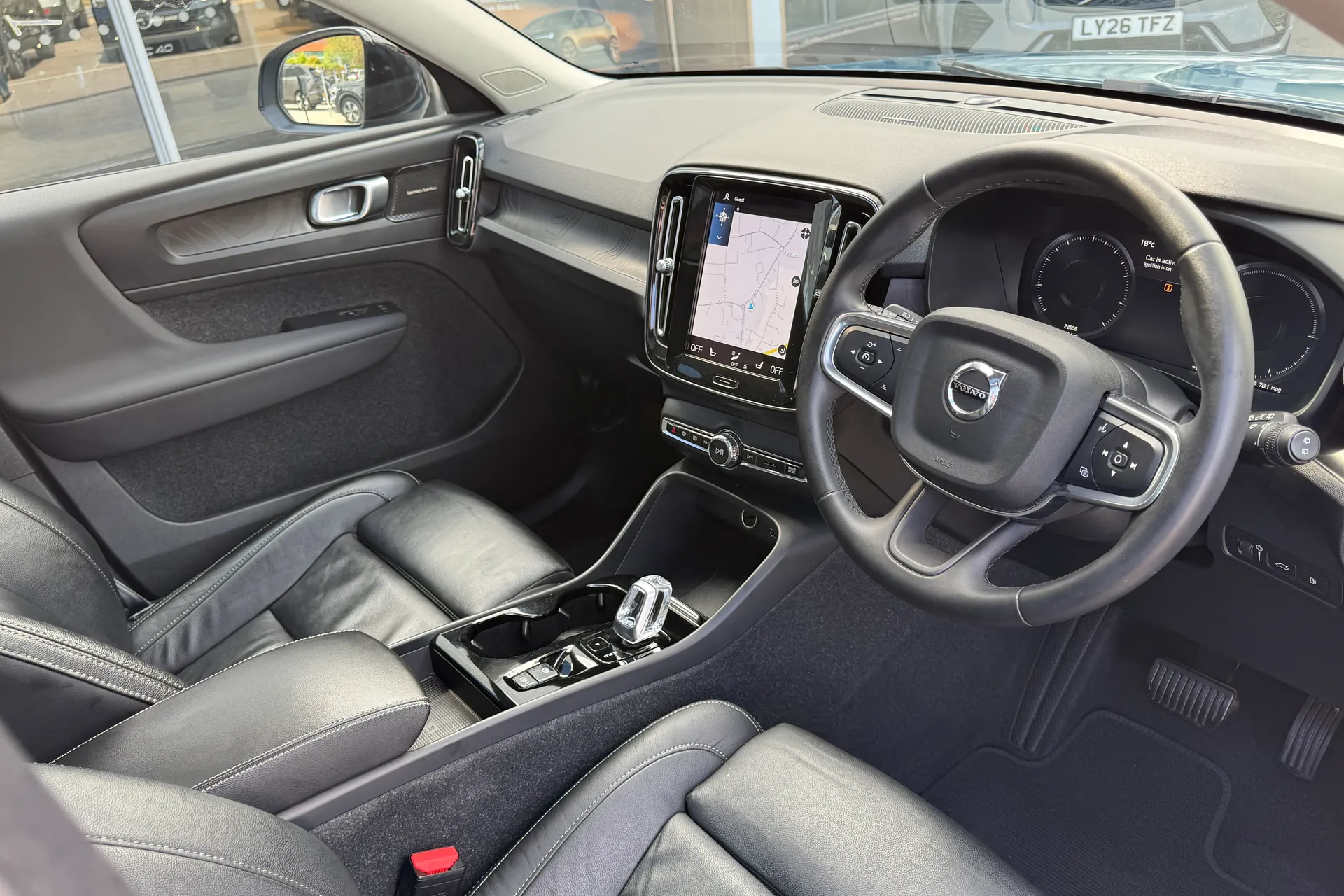 Volvo XC40 thumbnail image number 6