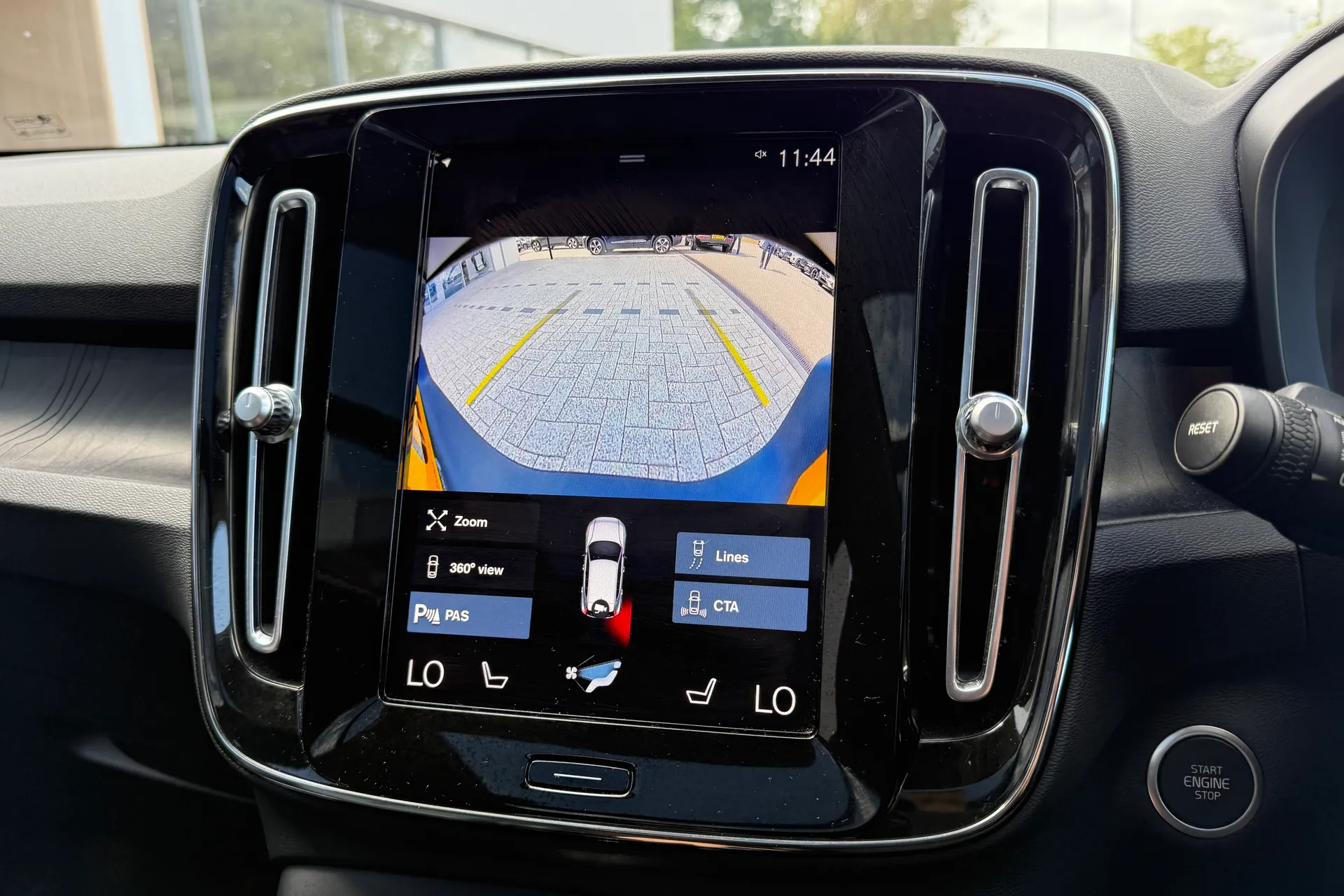 Volvo XC40 thumbnail image number 38