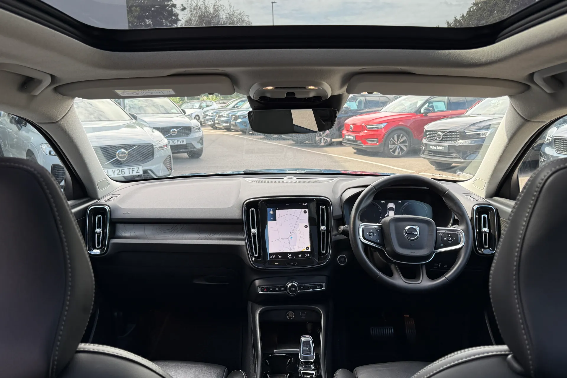 Volvo XC40 thumbnail image number 3