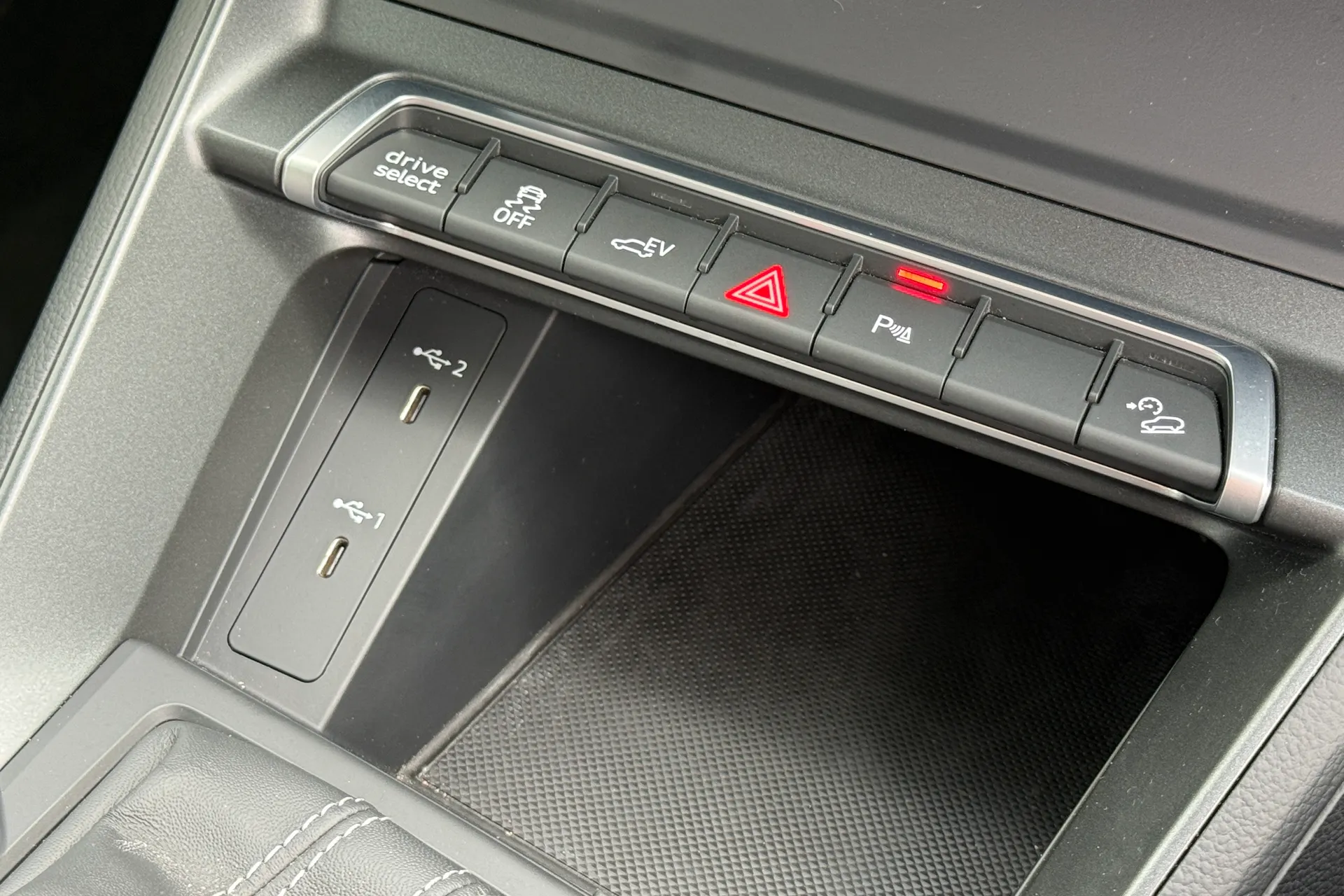 Audi Q3 thumbnail image number 38