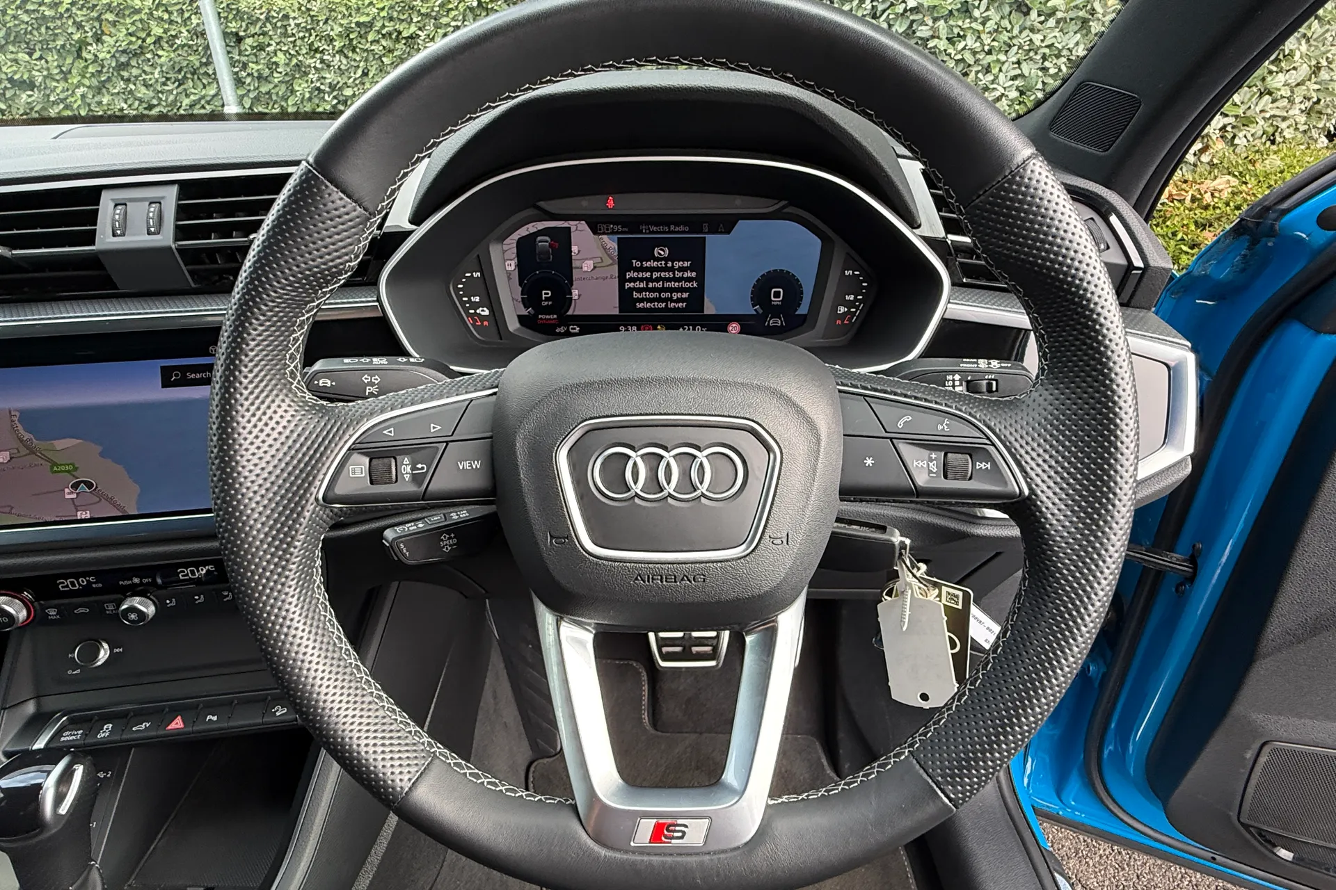 Audi Q3 thumbnail image number 16