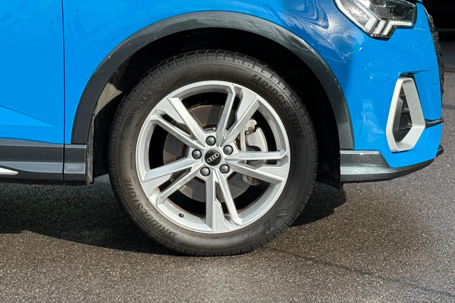 Audi Q3 thumbnail image number 26
