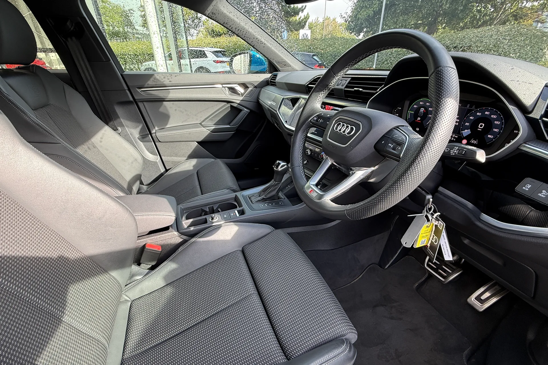 Audi Q3 thumbnail image number 20