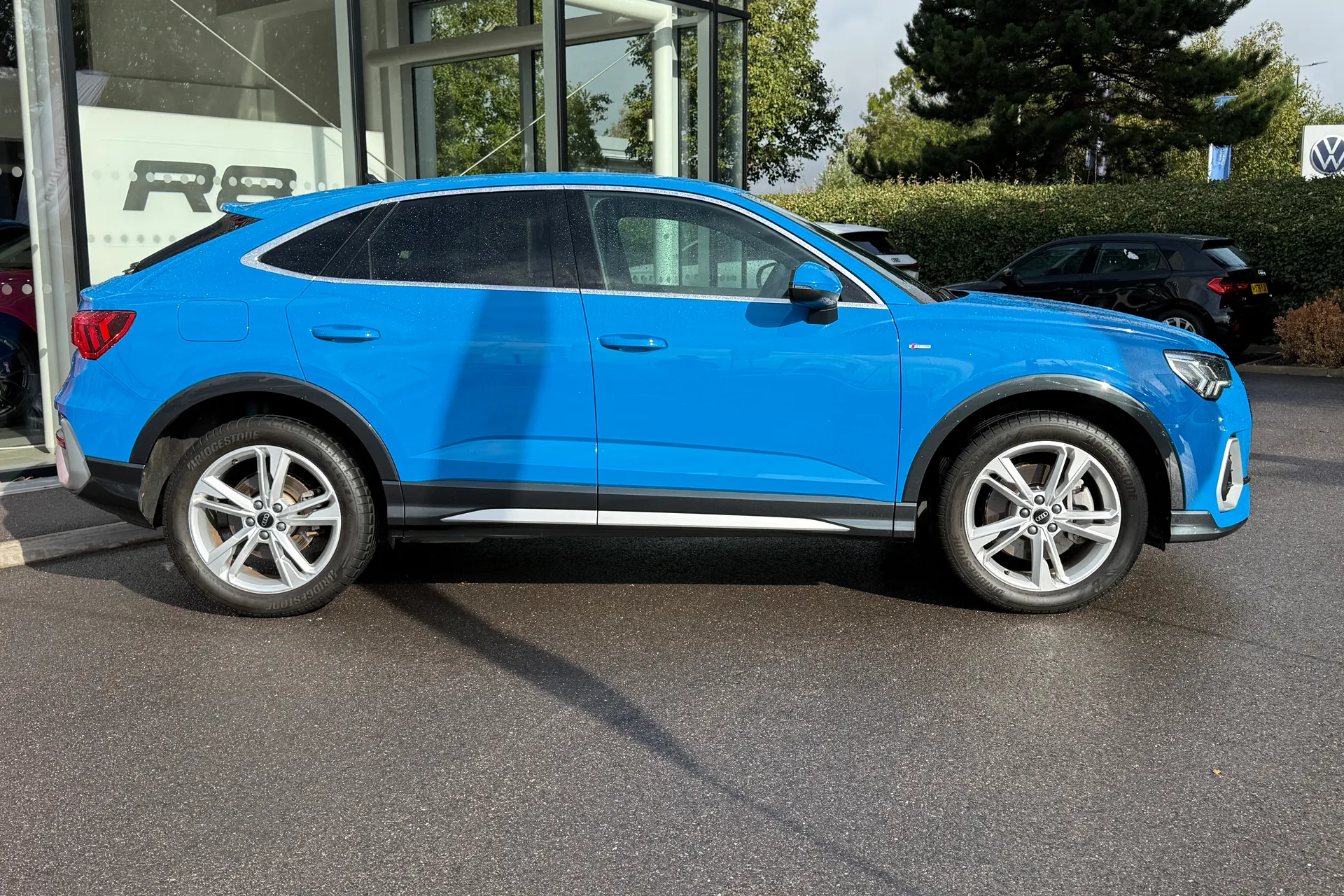 Audi Q3 thumbnail image number 2