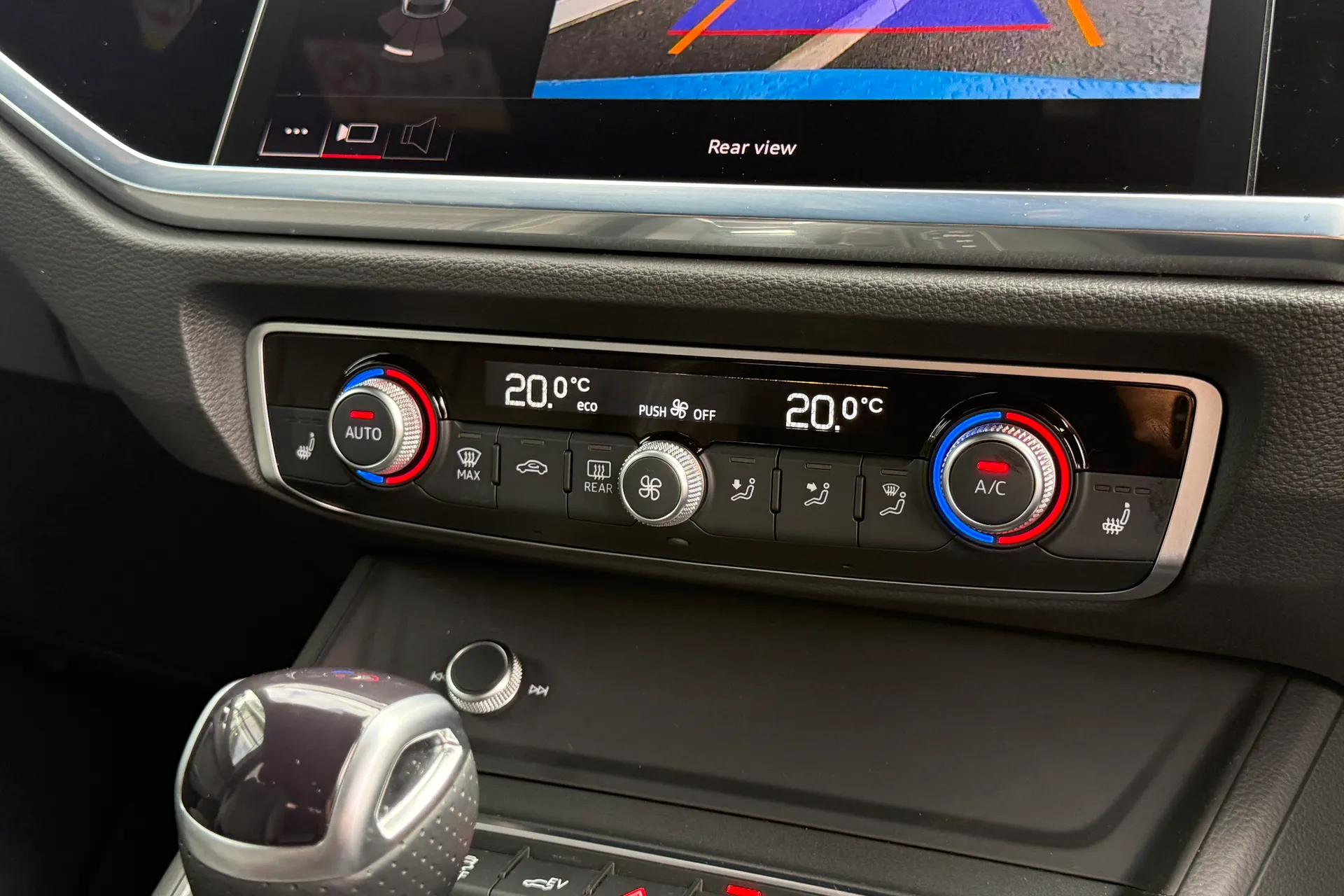 Audi Q3 thumbnail image number 23