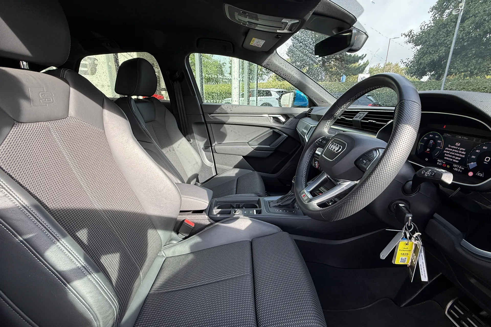 Audi Q3 thumbnail image number 24