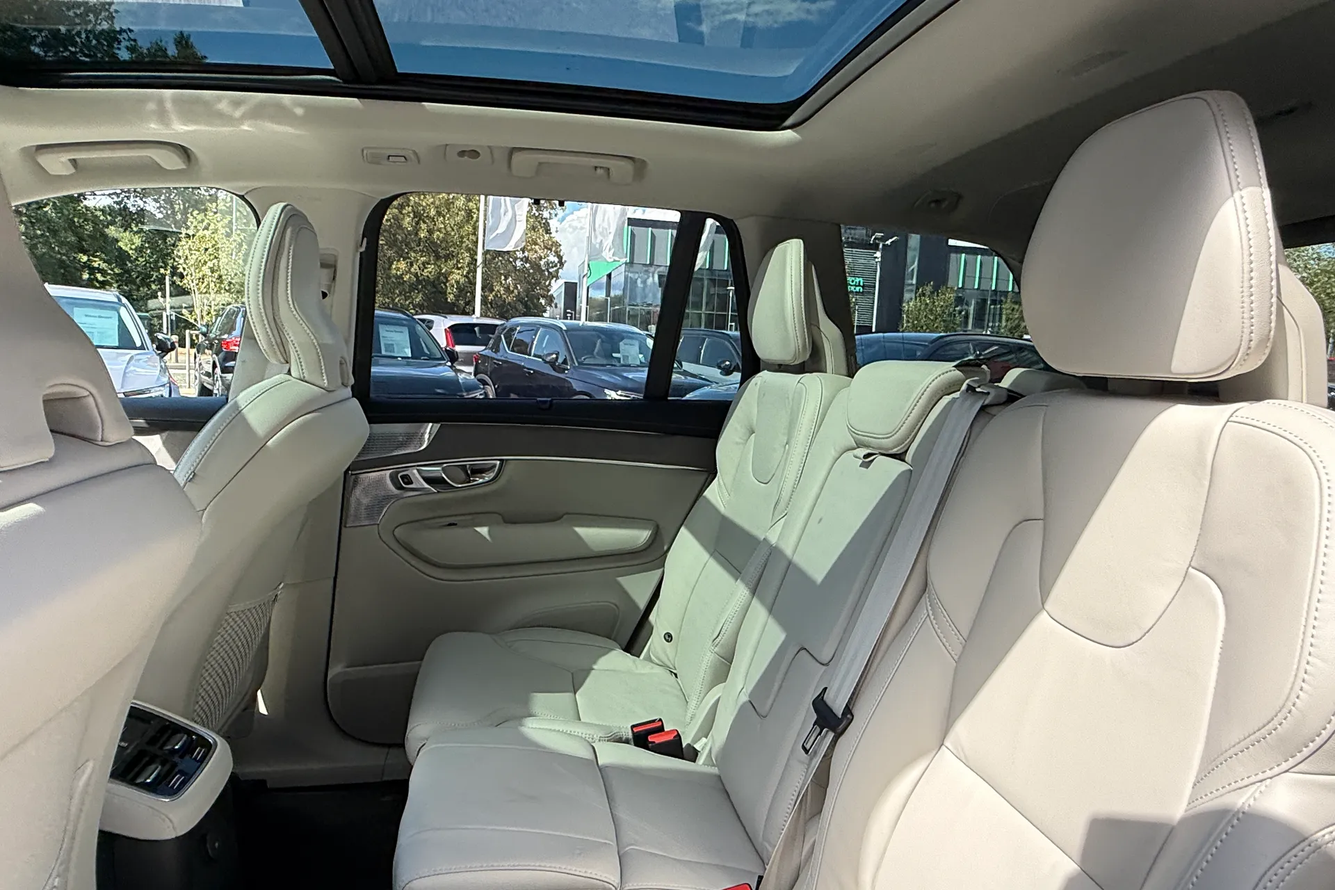 Volvo XC90 thumbnail image number 32