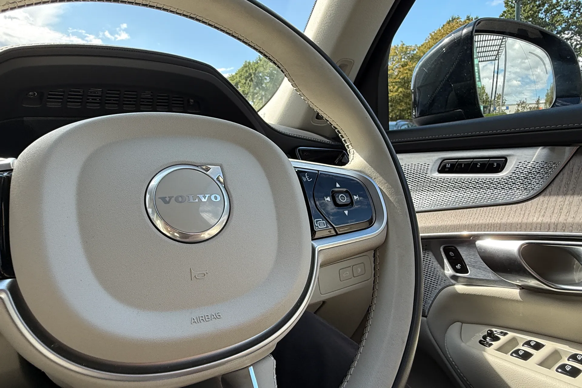 Volvo XC90 thumbnail image number 39