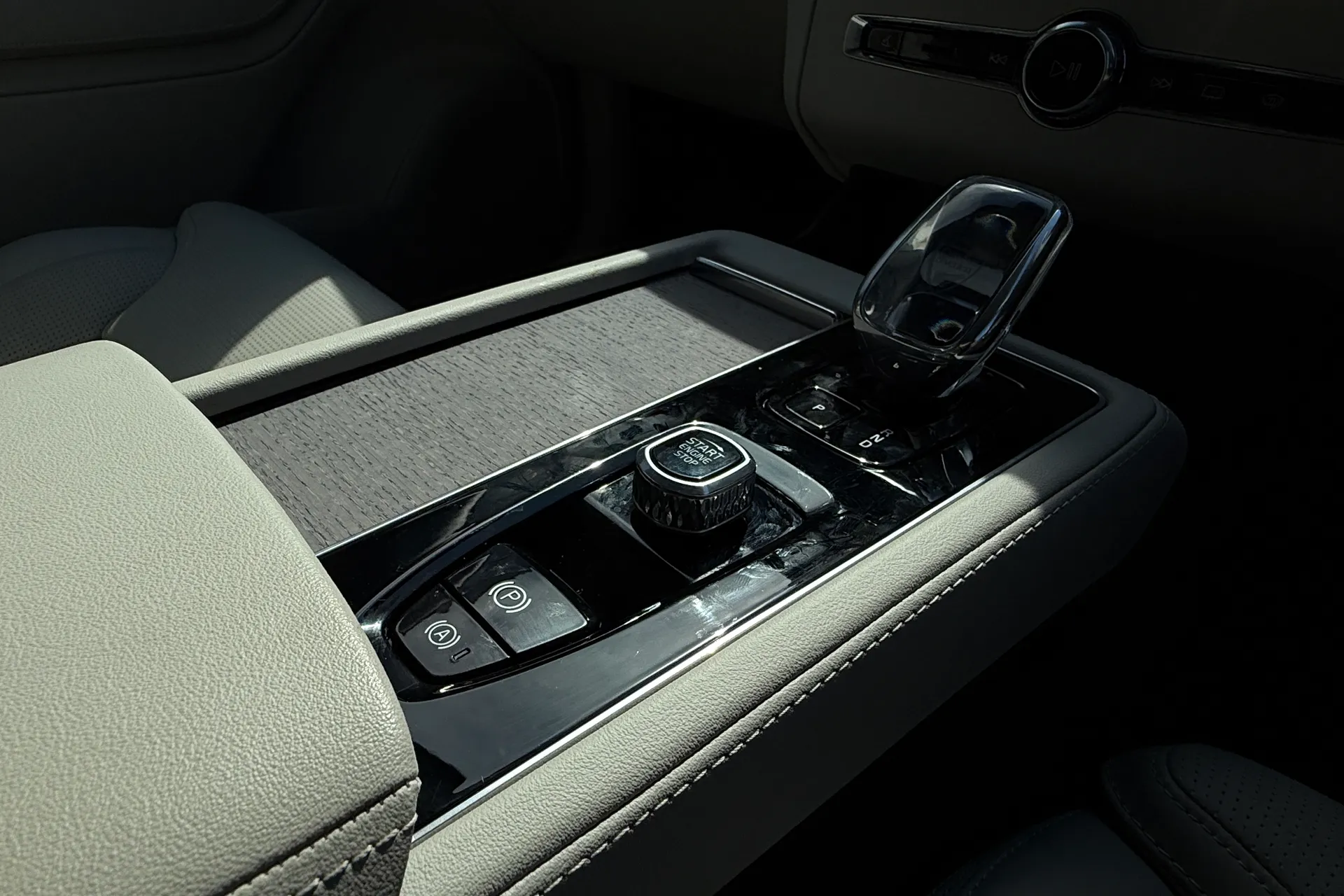 Volvo XC90 thumbnail image number 45