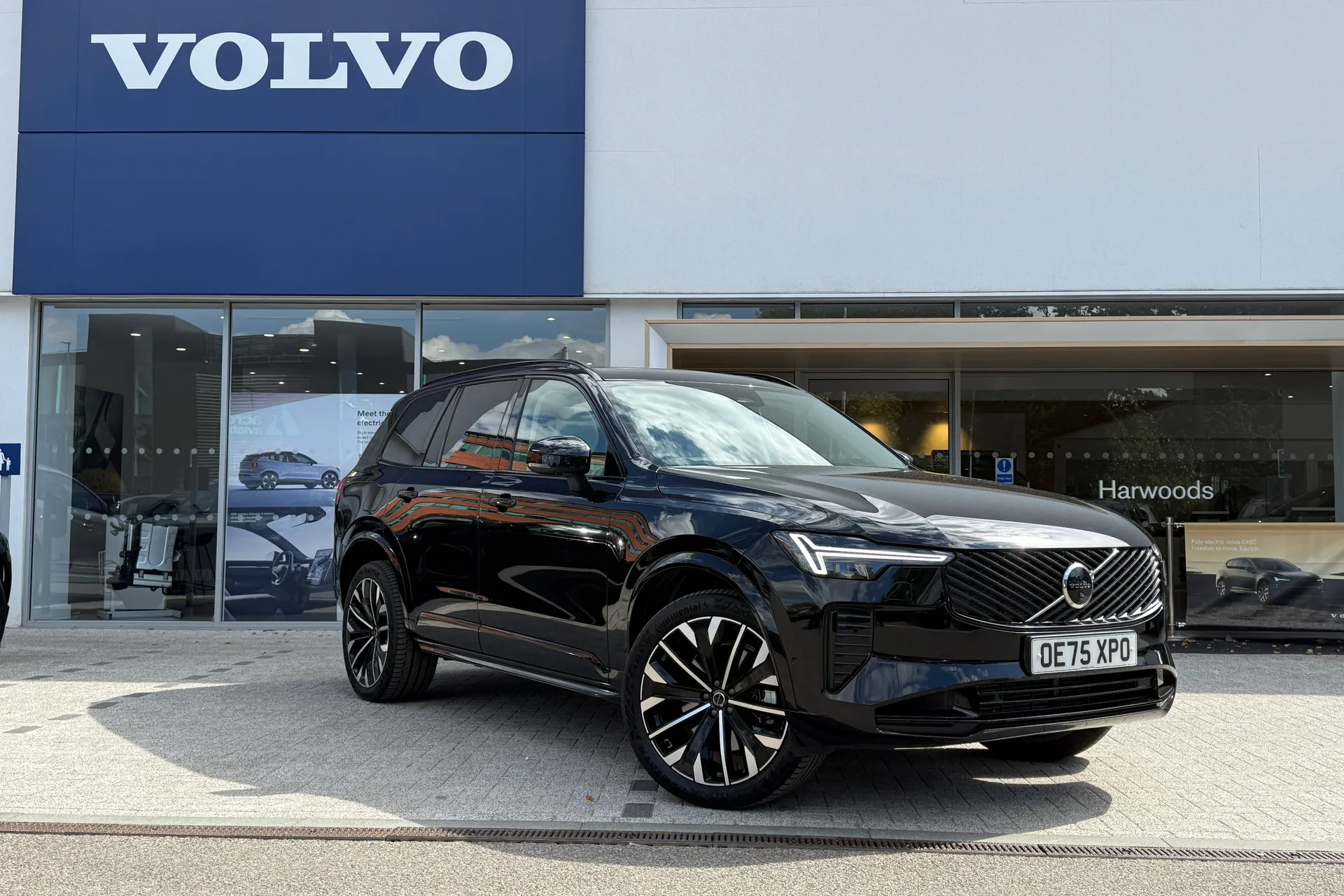 Volvo XC90 focused image