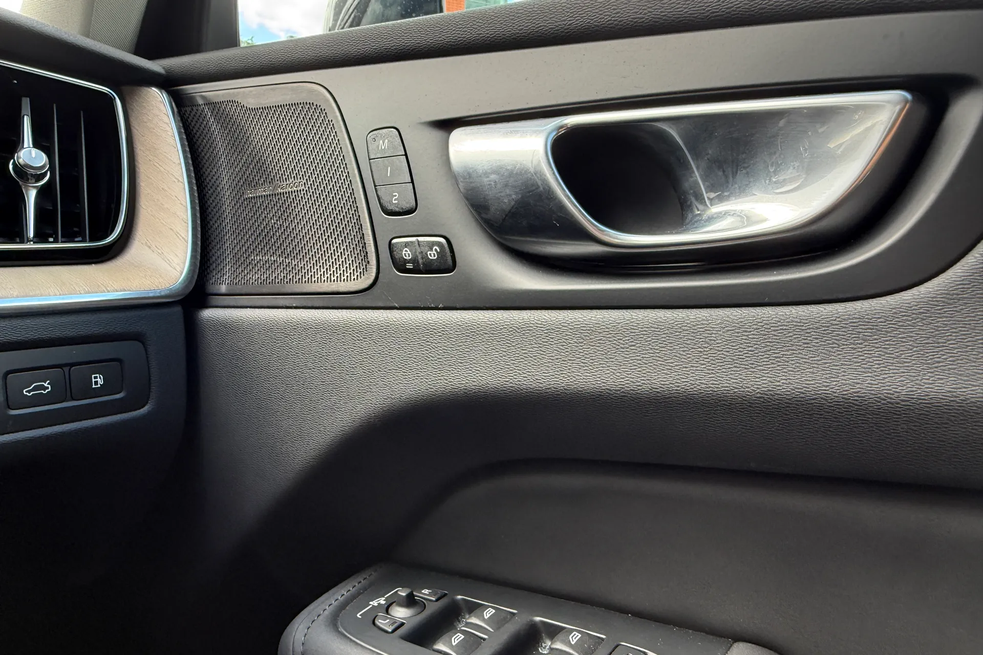 Volvo XC60 thumbnail image number 41