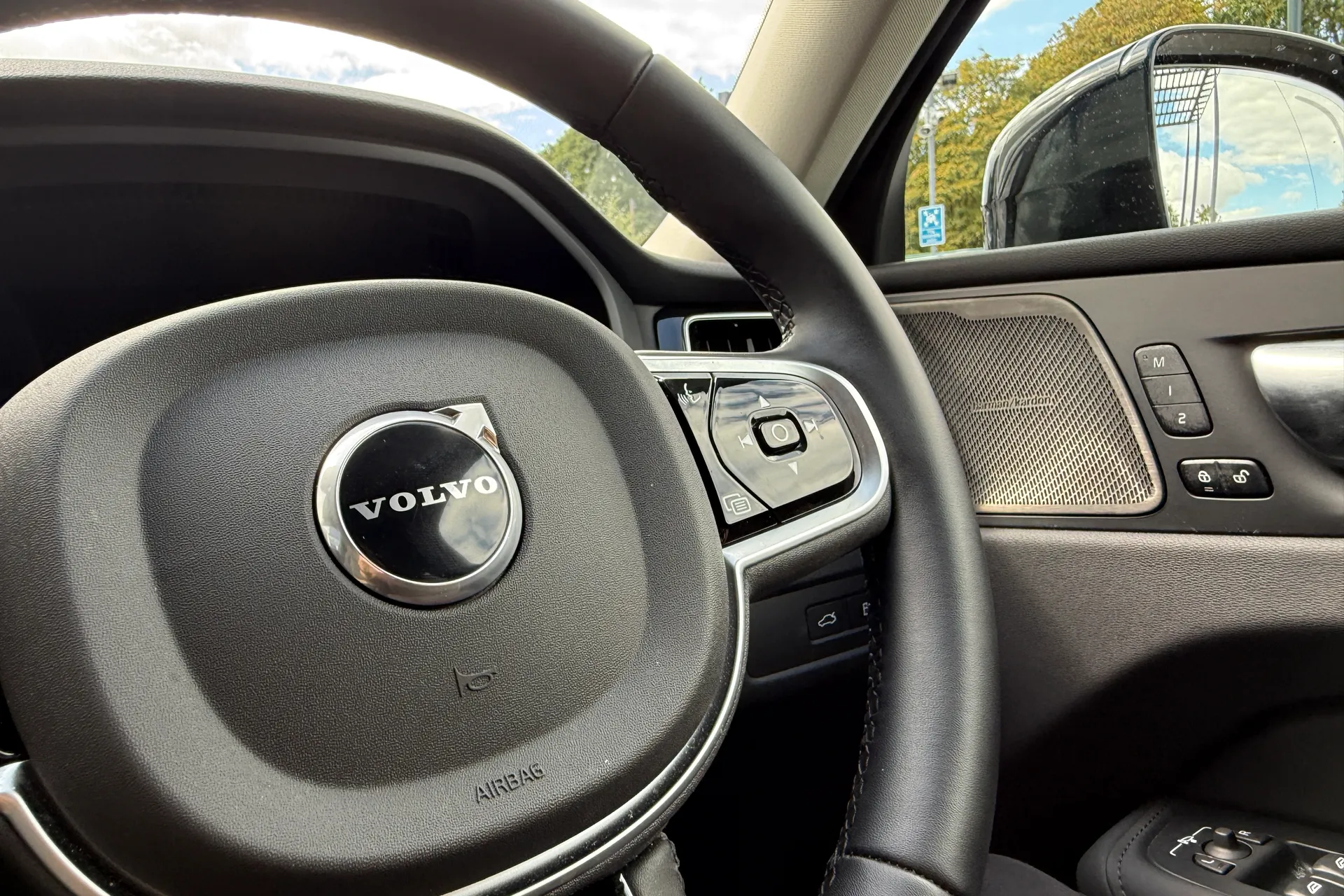 Volvo XC60 thumbnail image number 36