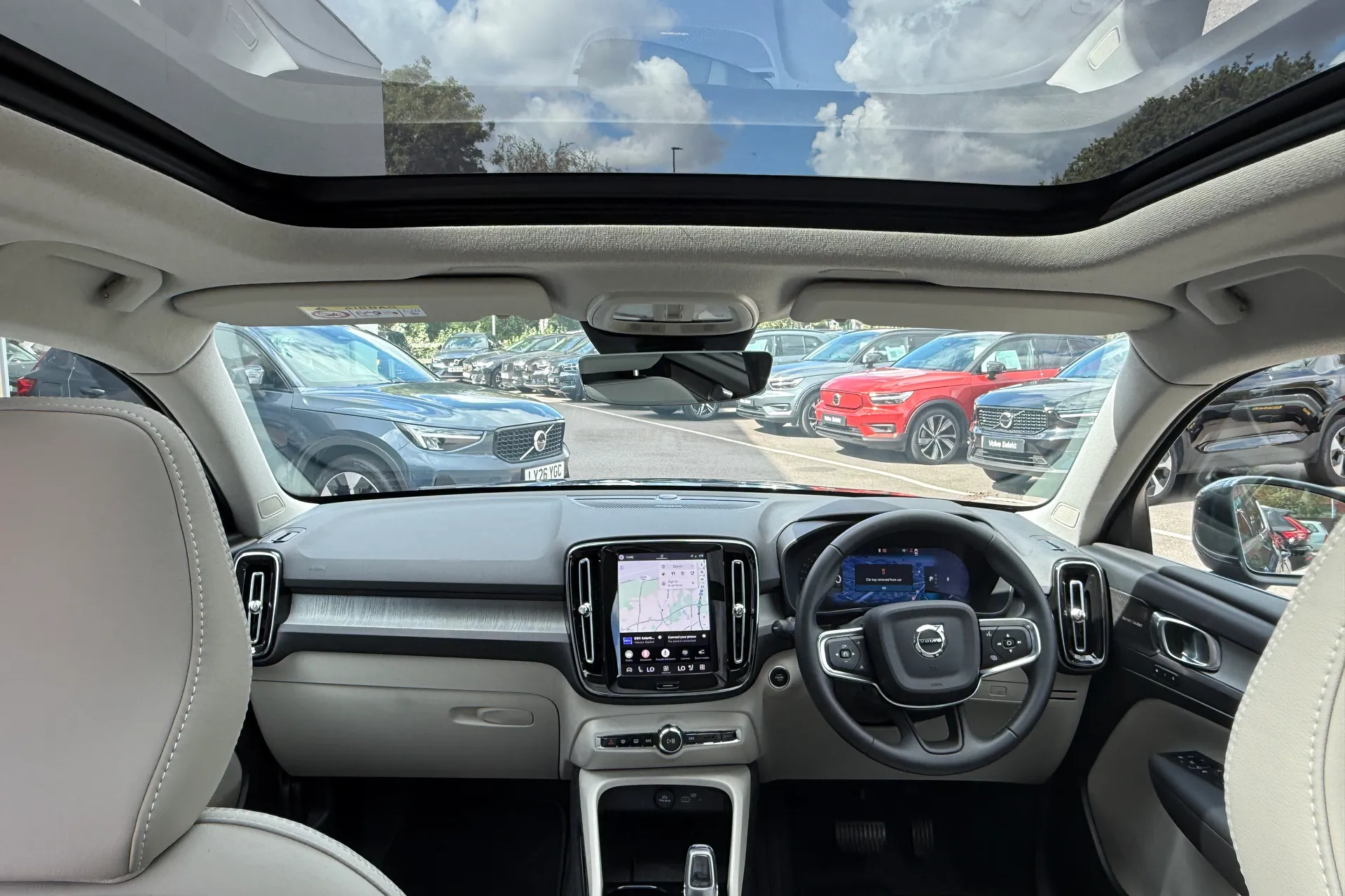 Volvo XC40 thumbnail image number 3