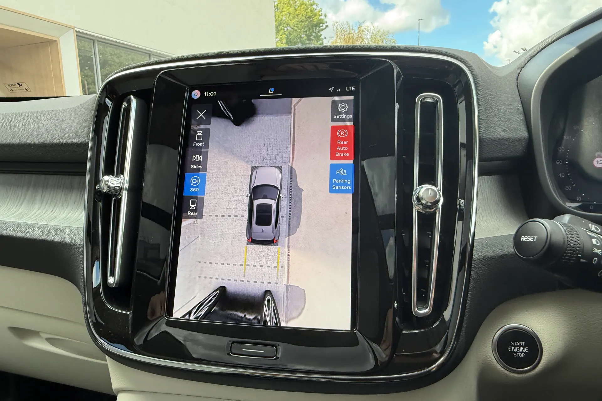 Volvo XC40 thumbnail image number 40