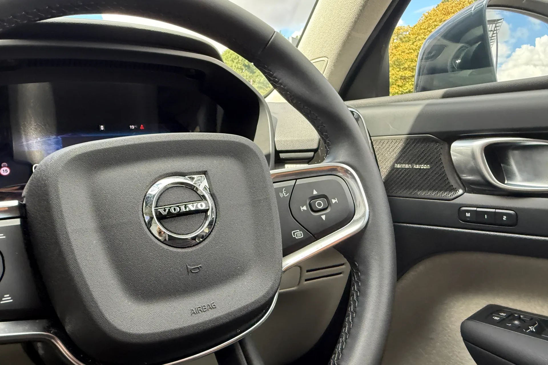 Volvo XC40 thumbnail image number 36