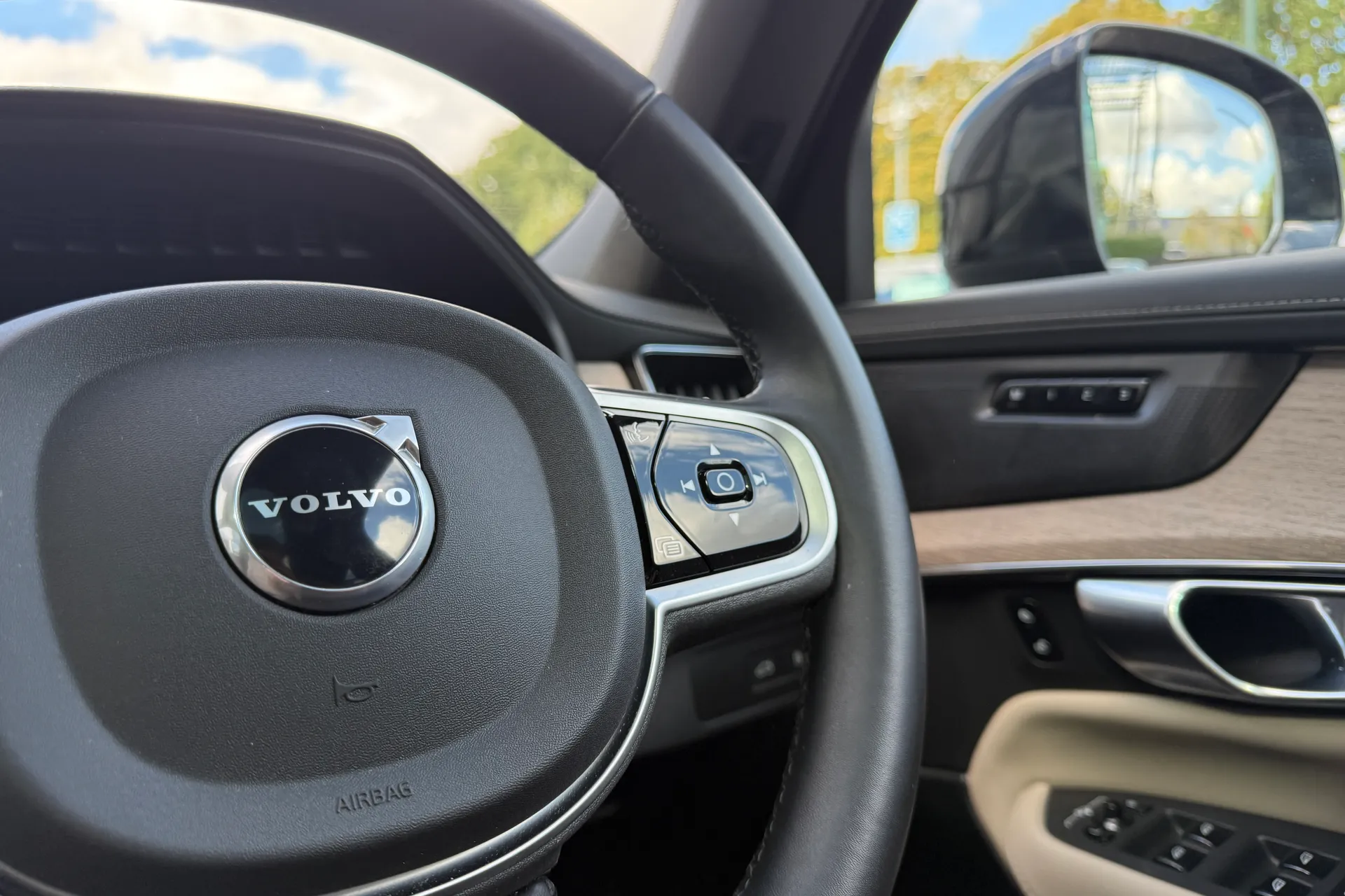 Volvo XC90 thumbnail image number 38