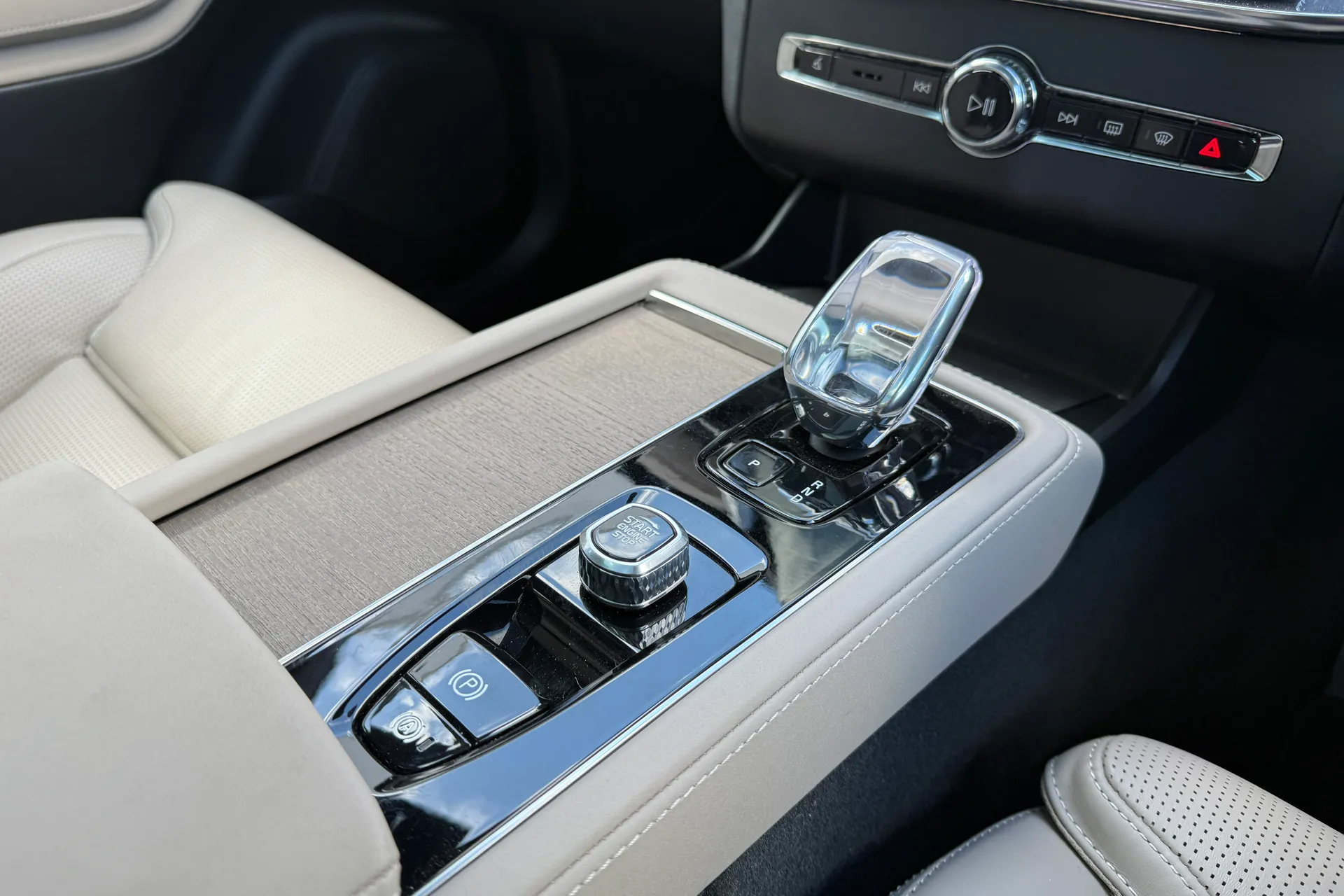 Volvo XC90 thumbnail image number 45