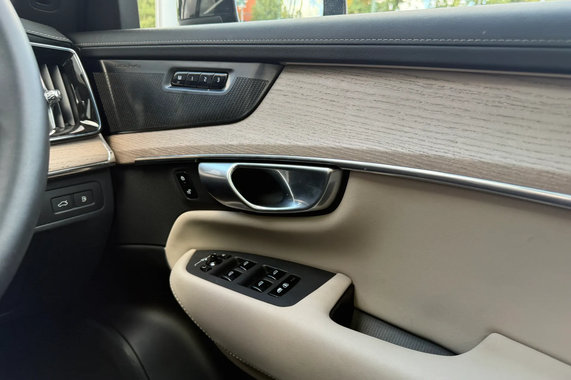 Volvo XC90 thumbnail image number 43