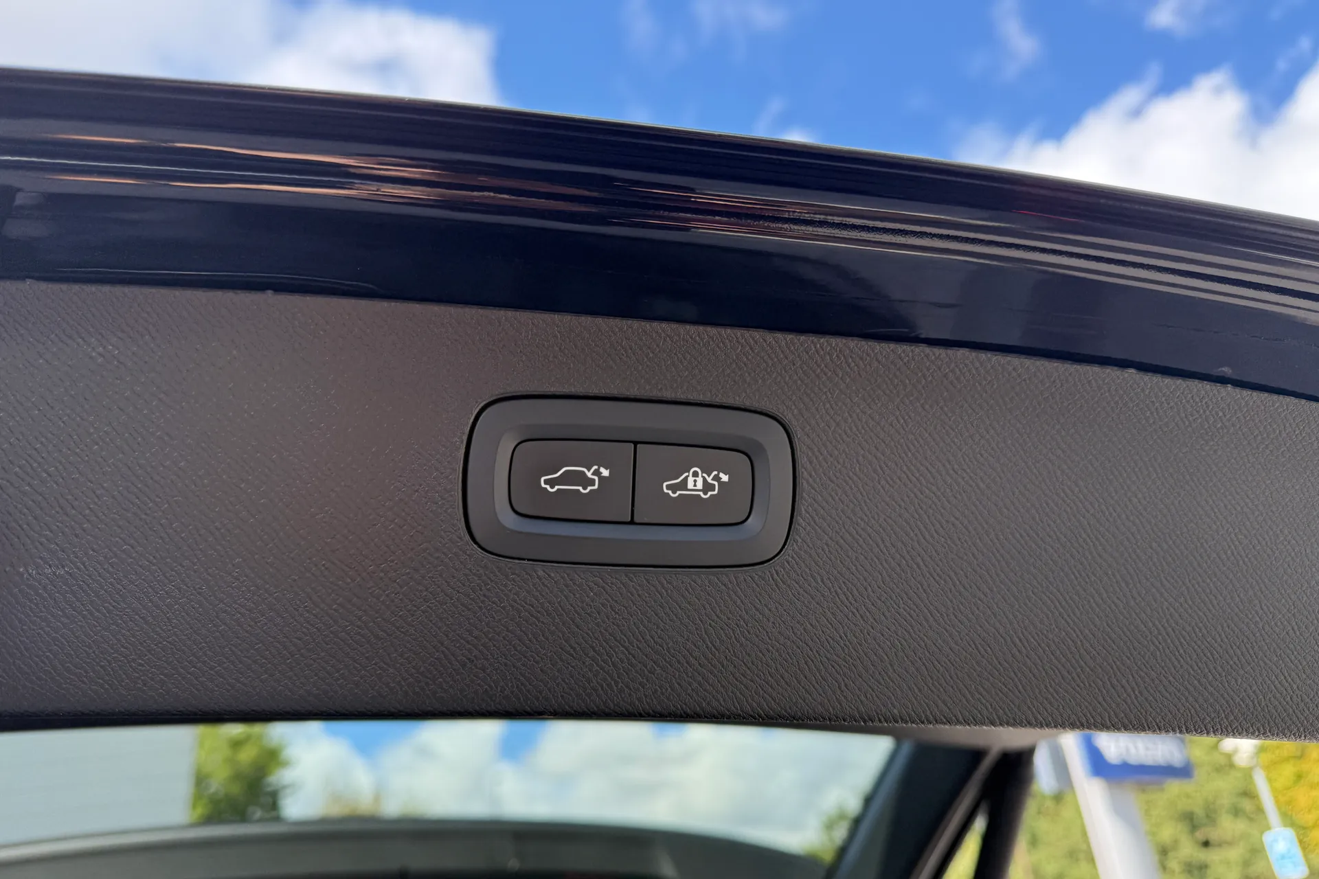 Volvo XC90 thumbnail image number 25