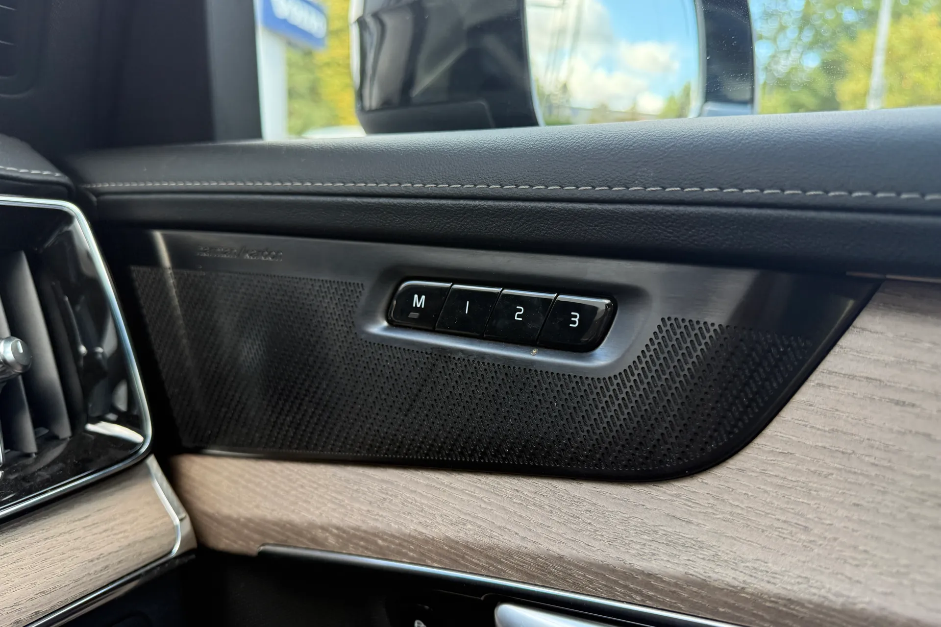 Volvo XC90 thumbnail image number 44