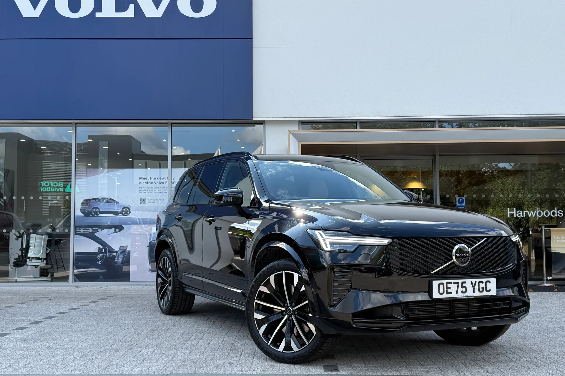Volvo XC90 focused image