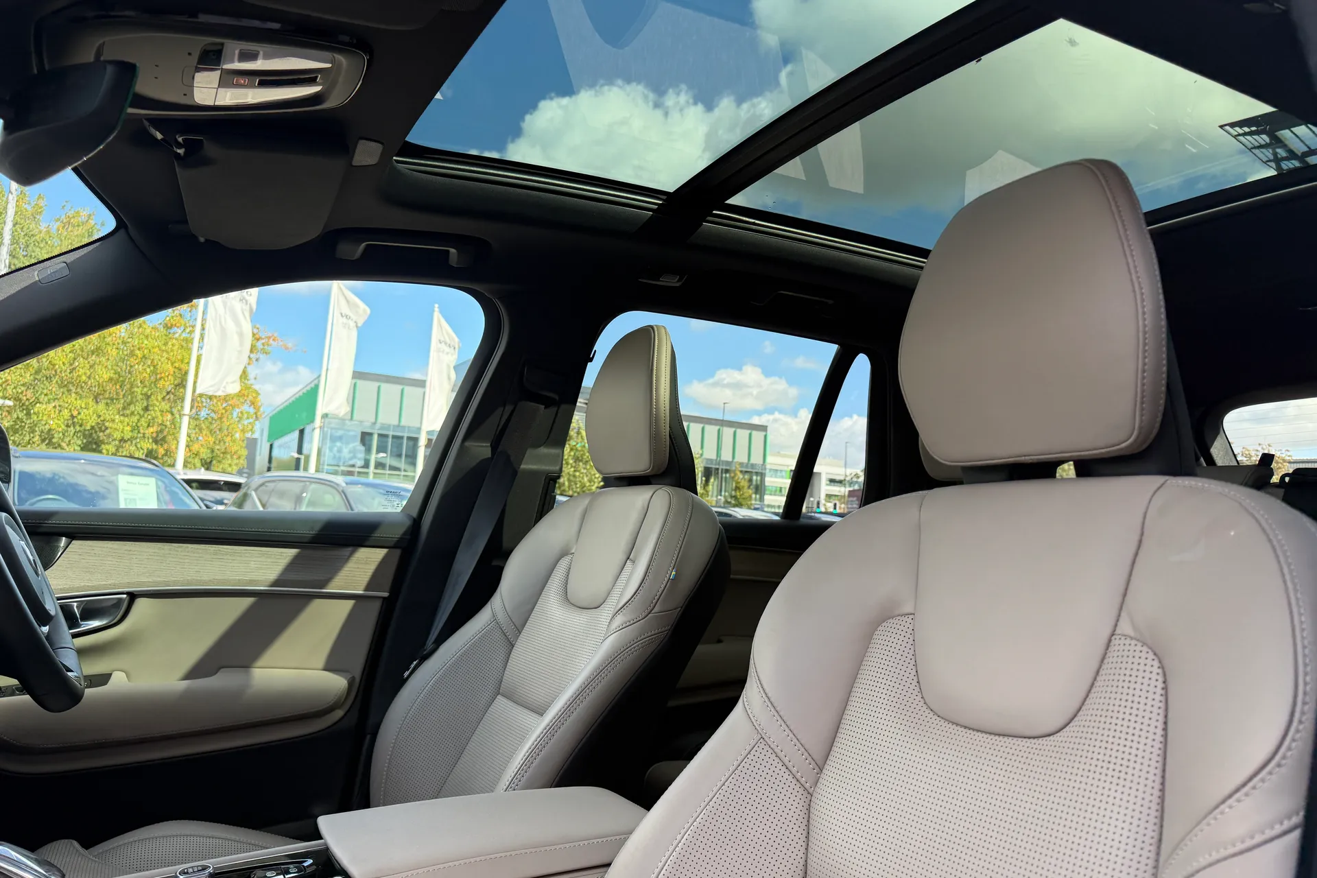 Volvo XC90 thumbnail image number 30
