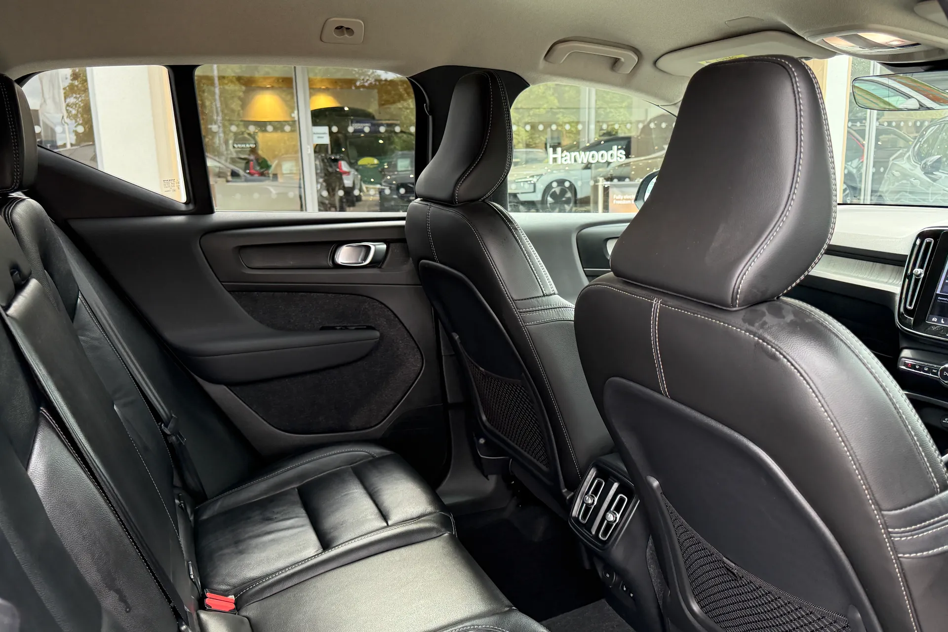 Volvo XC40 thumbnail image number 23