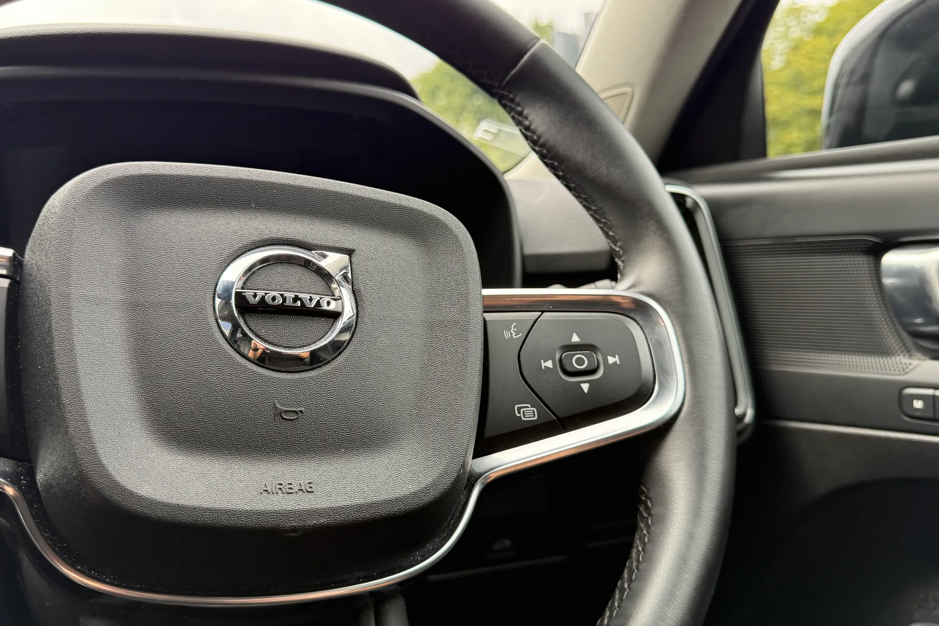Volvo XC40 thumbnail image number 36
