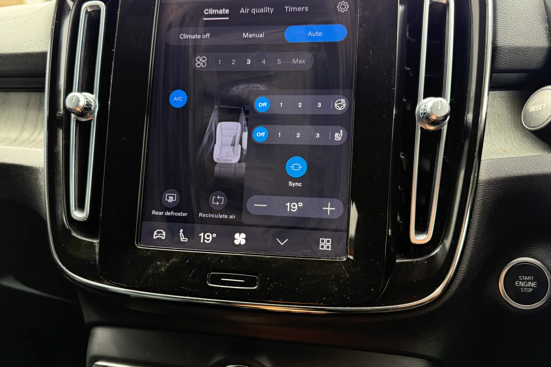 Volvo XC40 thumbnail image number 38
