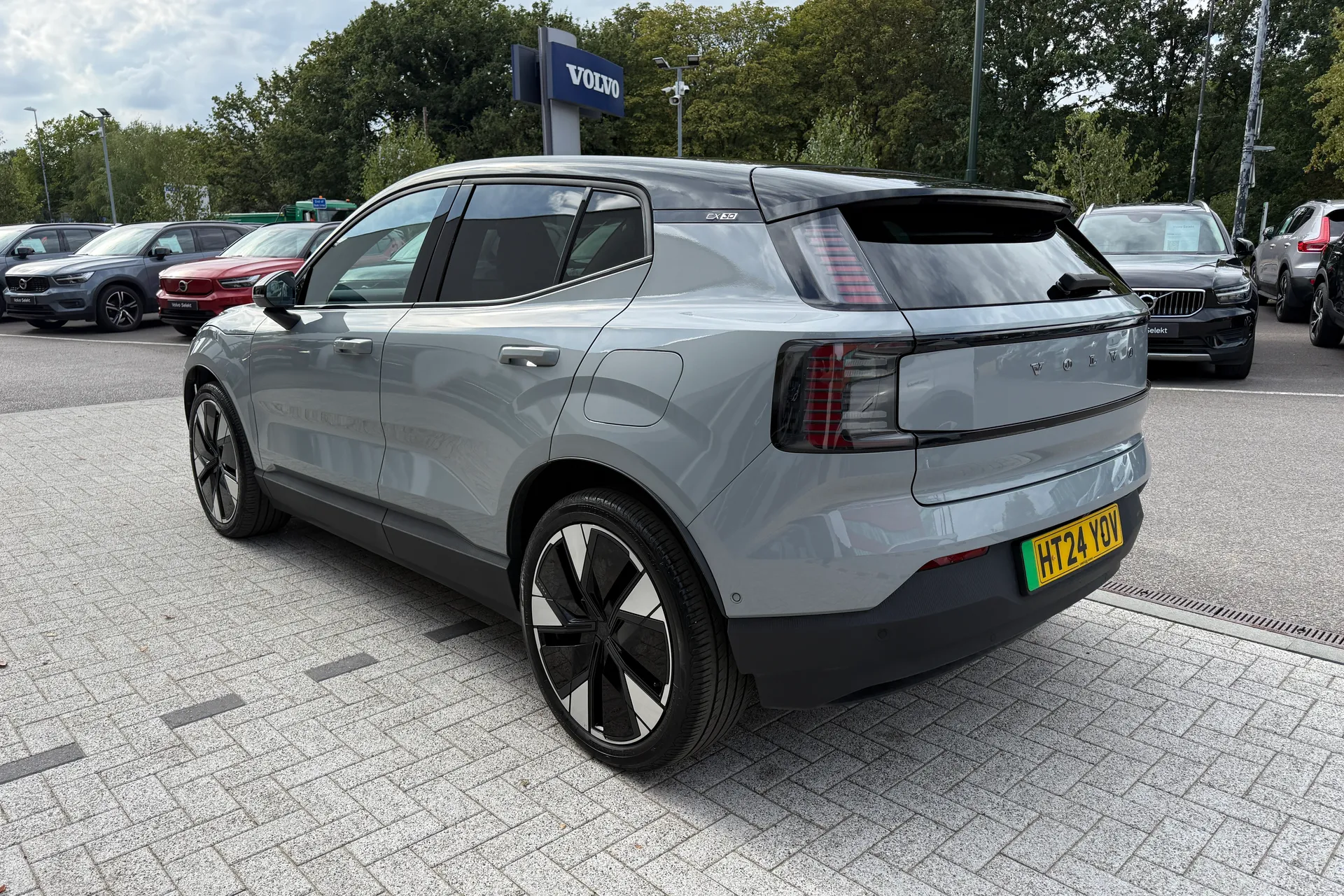 Volvo EX30 thumbnail image number 10