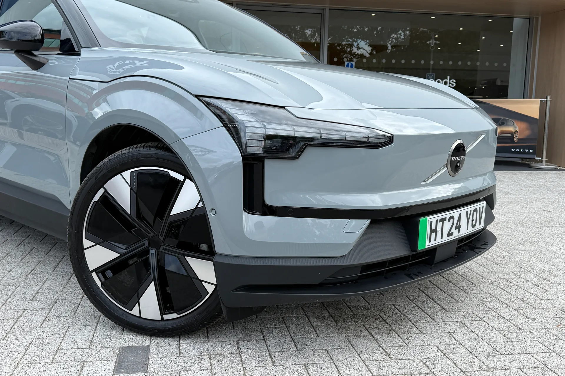 Volvo EX30 thumbnail image number 7