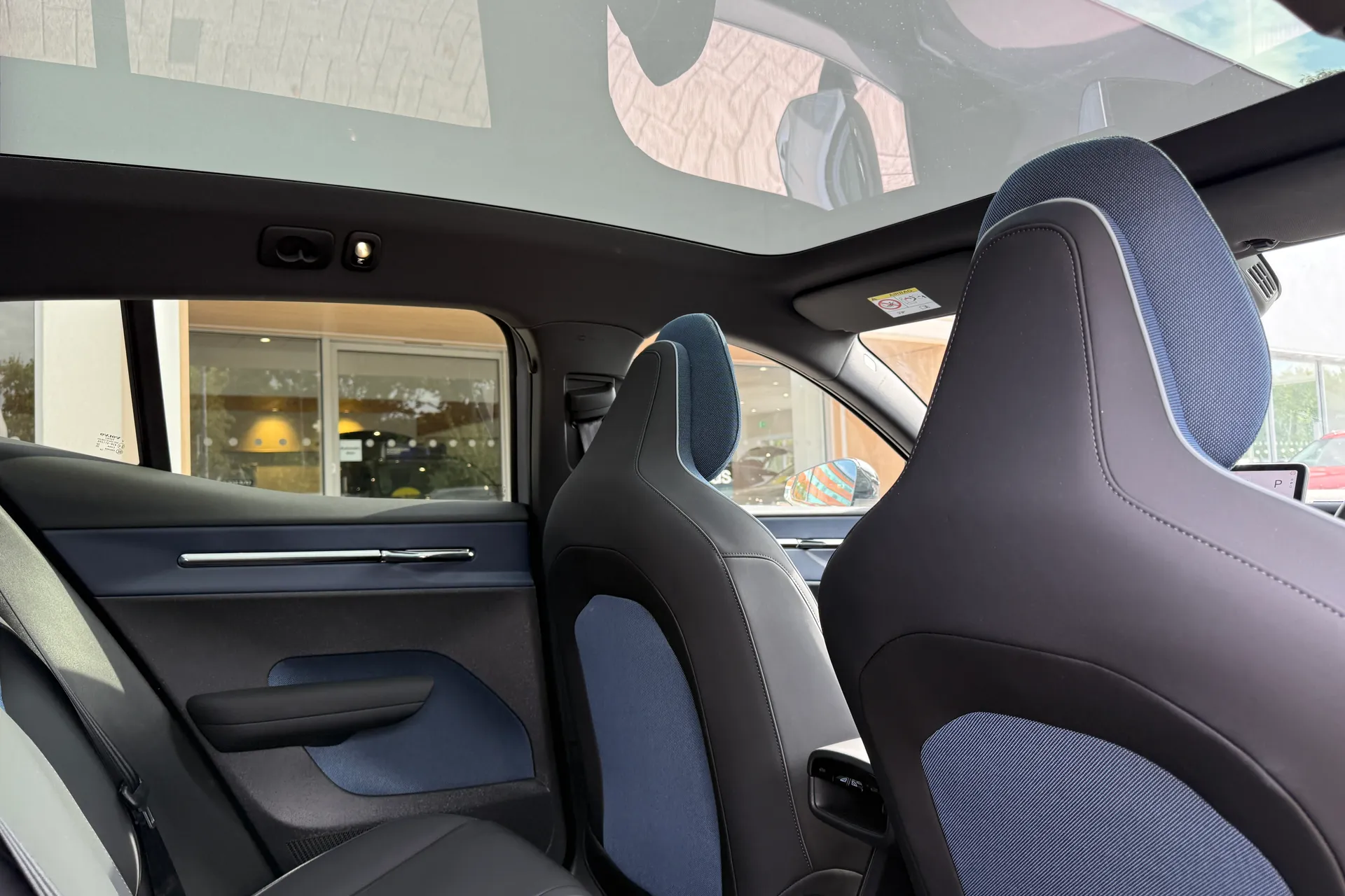 Volvo EX30 thumbnail image number 24
