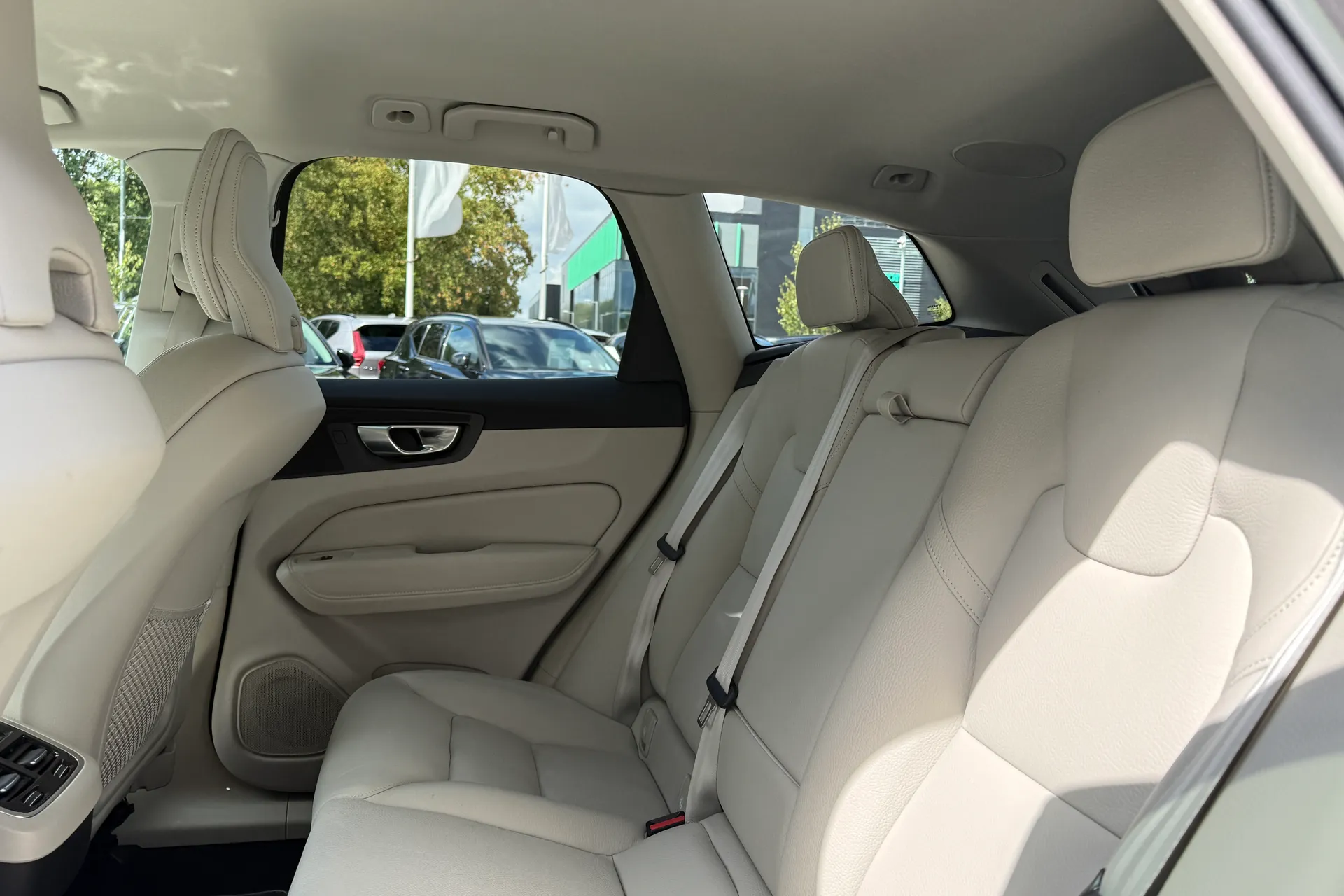 Volvo XC60 thumbnail image number 30